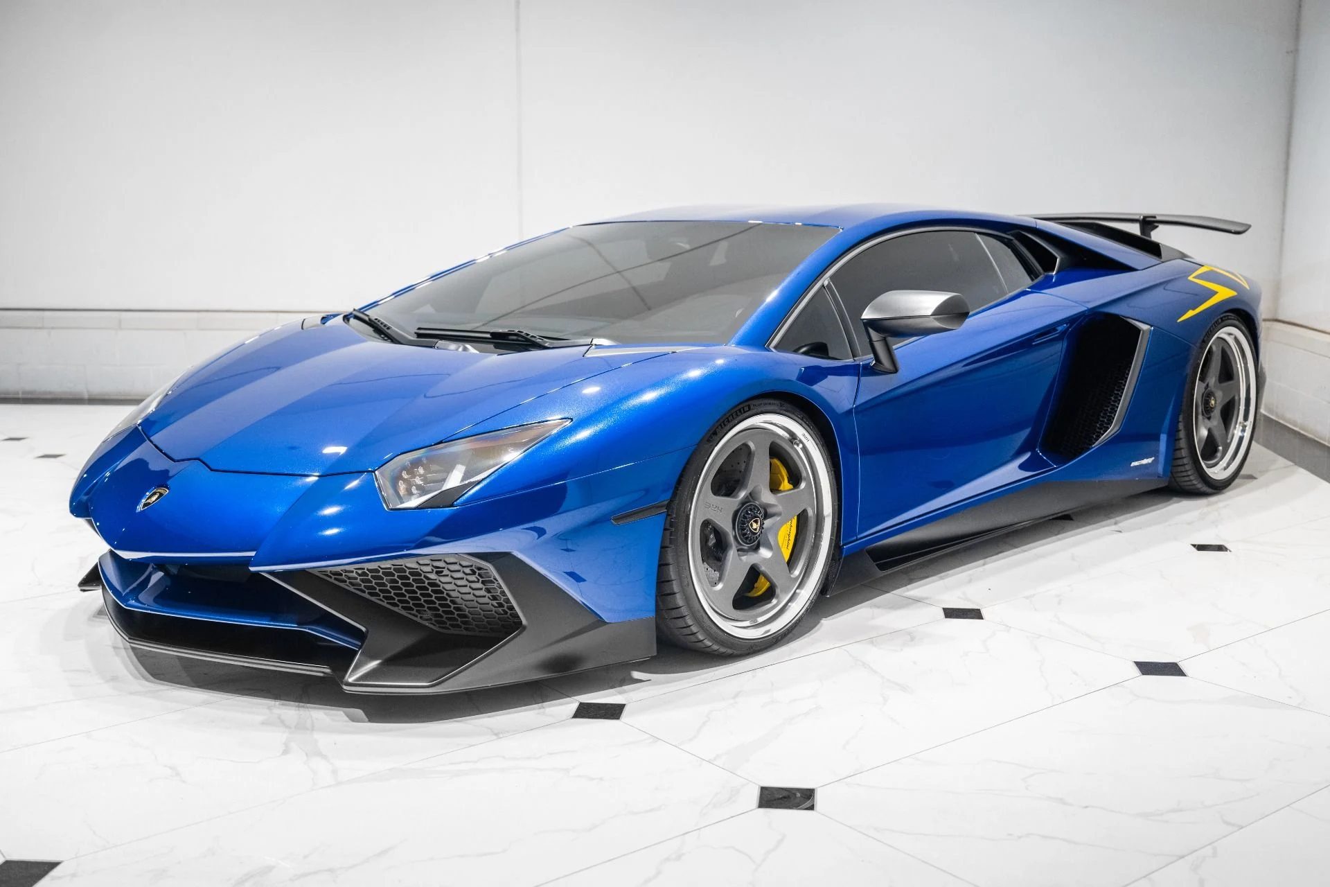 mph004_2059337131_Used_2016_Lamborghini_Aventador_LP_750_4_SV_Coupe_1783114445_b4ee94638a