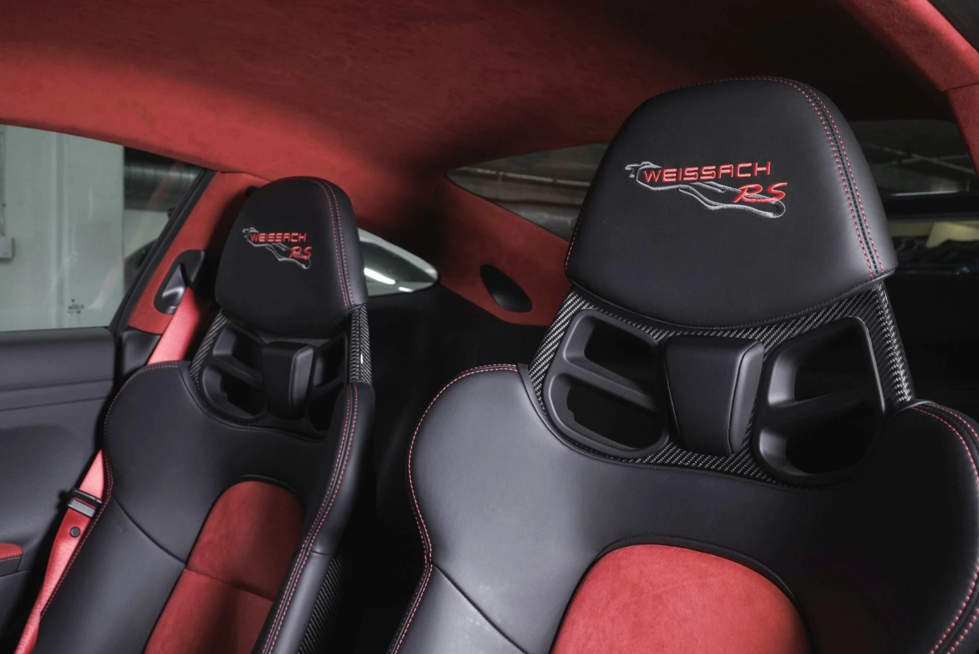 mph004_2060358076_Used_2018_Porsche_911_GT_2_RS_1779312801_eec2bbb17b