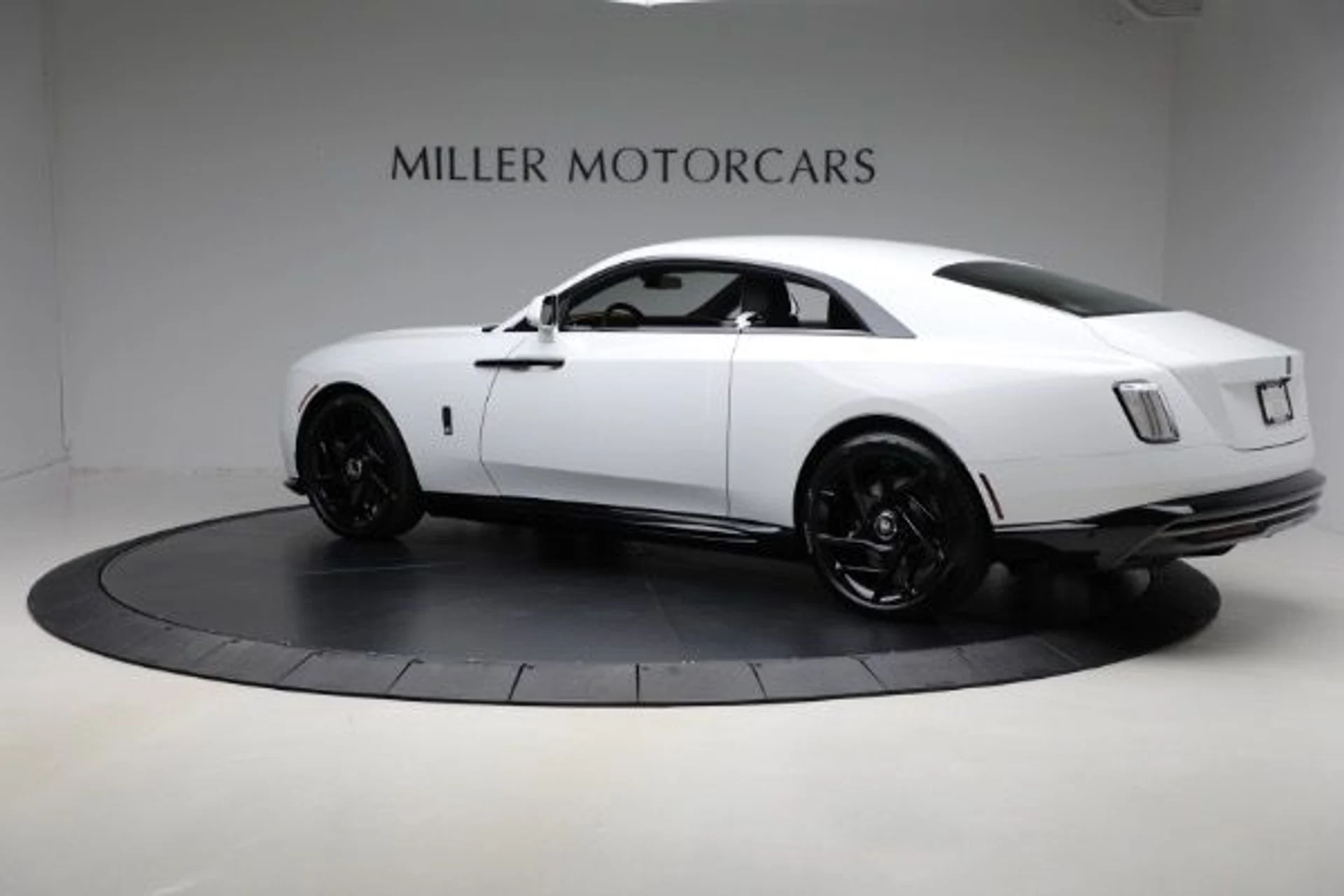 mph004_2072103901_New_2025_Rolls_Royce_Black_Badge_Spectre_b6304474de