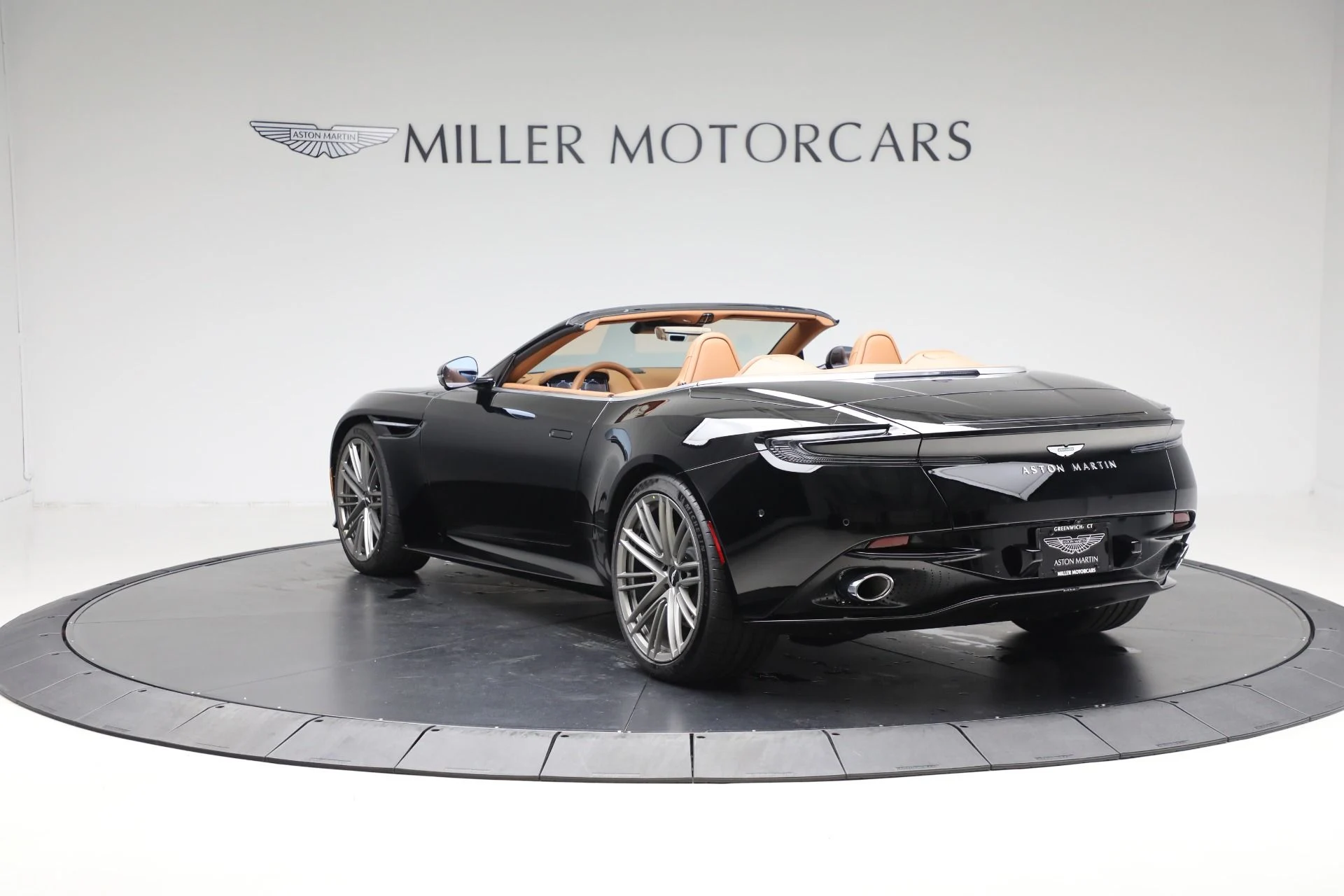 mph004_2075759083_New_2025_Aston_Martin_DB_12_Volante_ee0a180bae