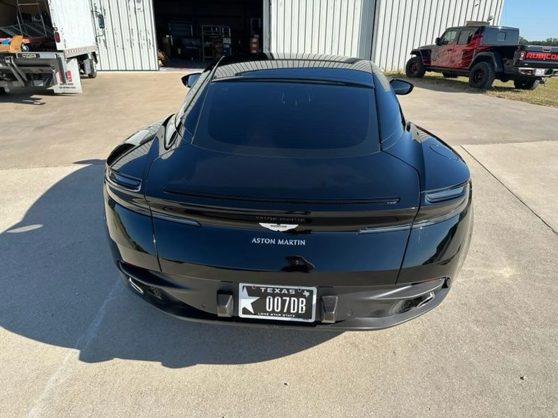 mph004_2082405082_Used_2020_Aston_Martin_DB_11_V8_1748043474_9633c15603