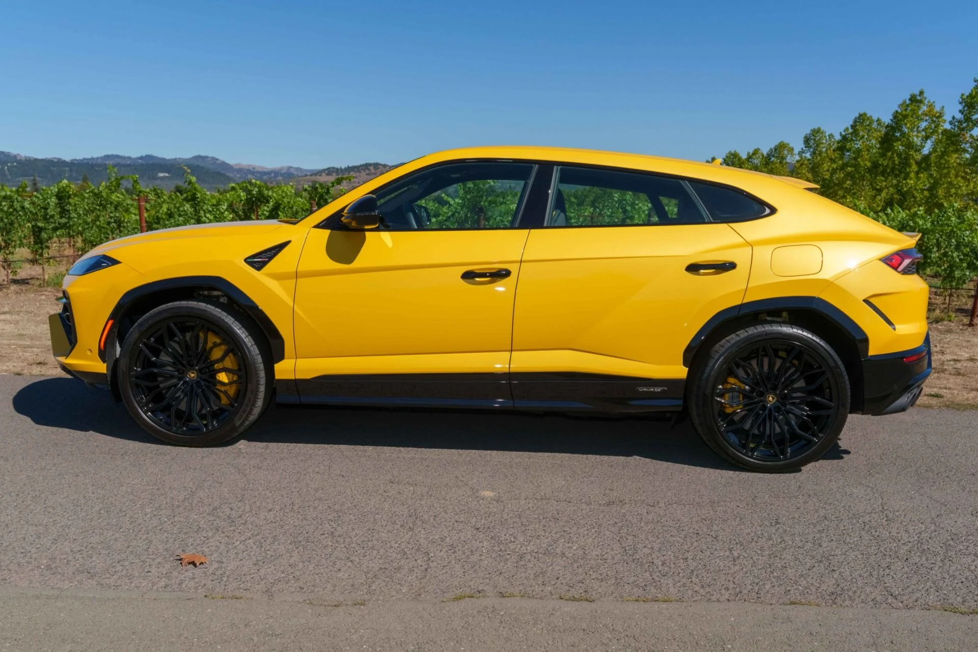 mph004_2084903951_Used_2025_Lamborghini_Urus_SE_1759793212_2dae32c3d7