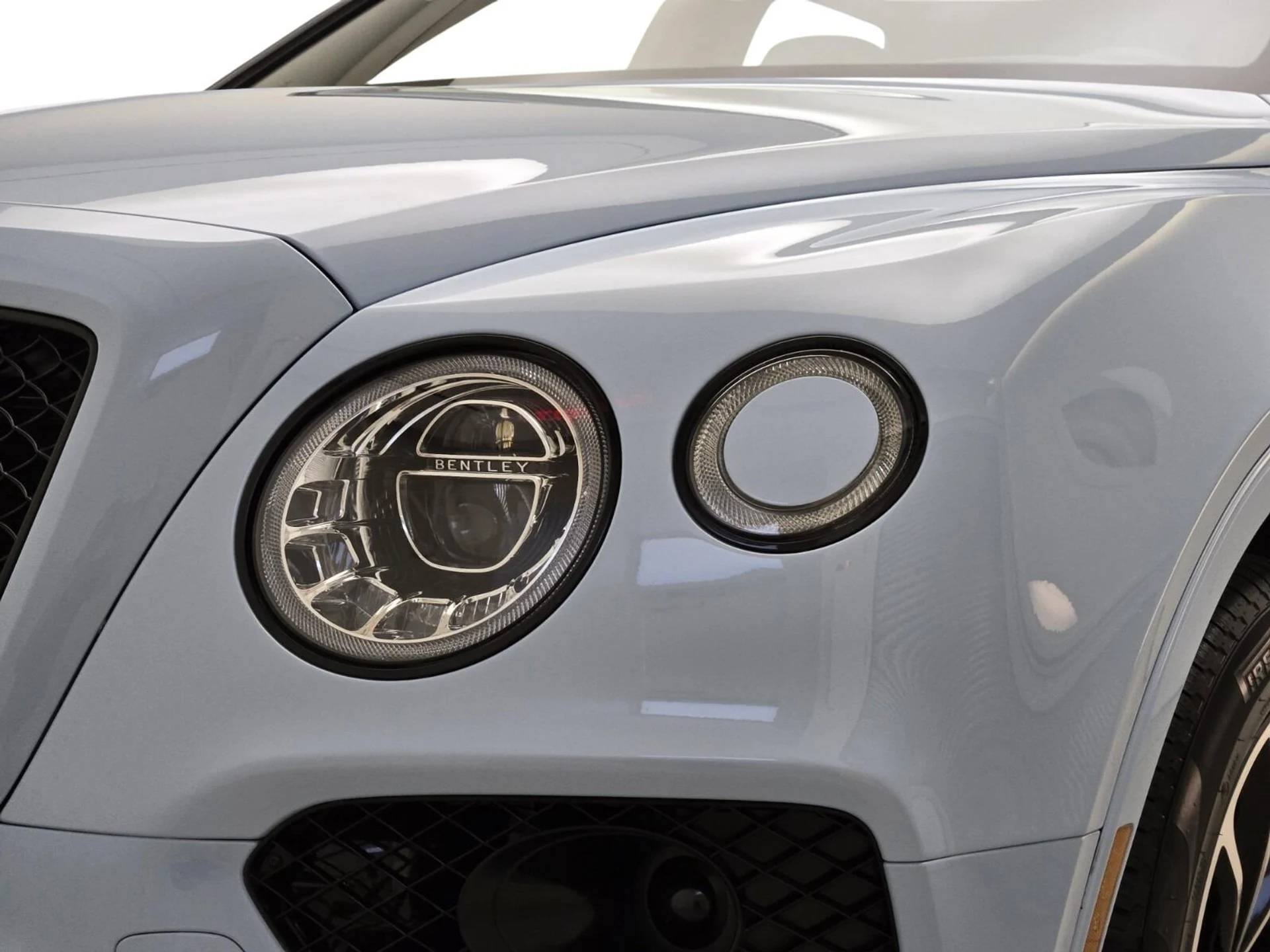 mph004_2090022006_Used_2020_Bentley_Bentayga_V8_1754377251_5bc71fb427