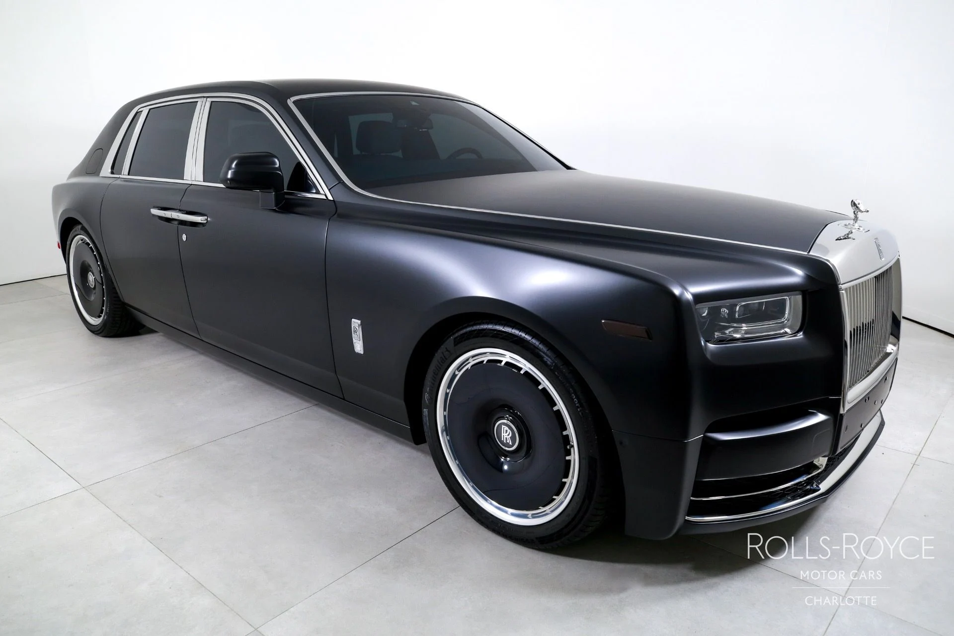 mph004_2090371415_Used_2025_Rolls_Royce_Phantom_1759509476_8d8ce7e008