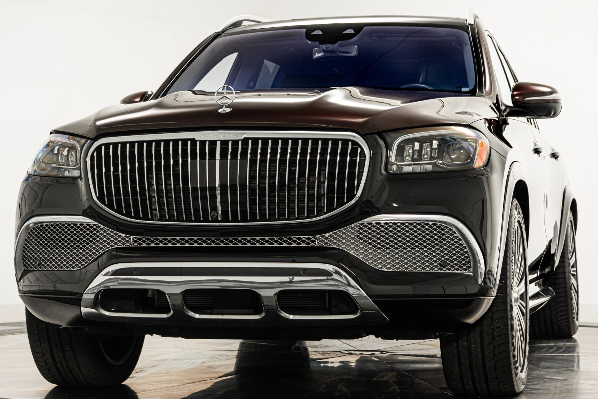 mph004_2096131267_Used_2023_Mercedes_Benz_Maybach_GLS_600_4_MATIC_Factory_Two_Tone_paint_Diamond_Turned_Wheels_Loaded_1757365574_20e2339425