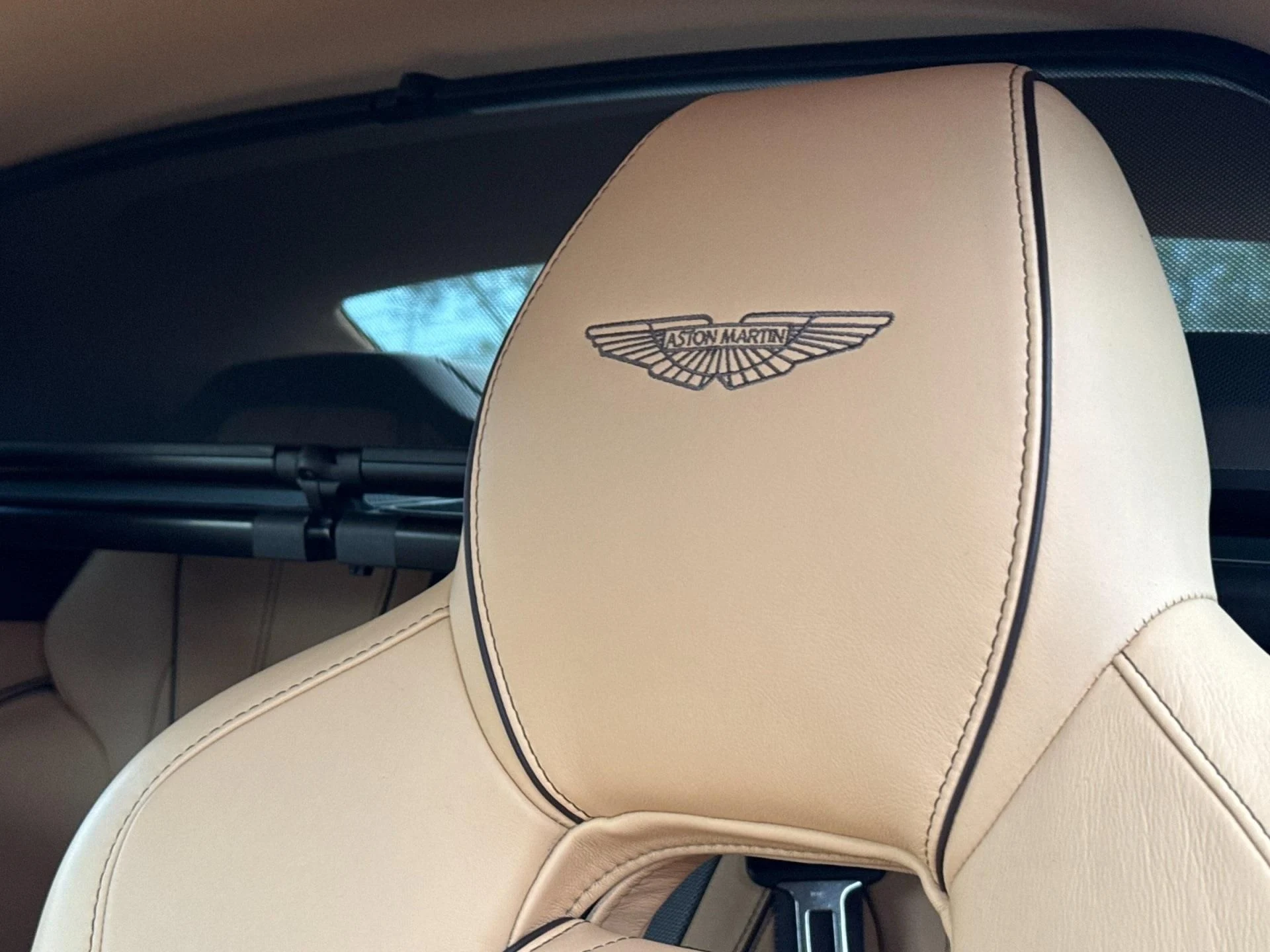 mph004_2115047864_Used_2014_Aston_Martin_DB_9_Volante_1769008598_8c510faadb