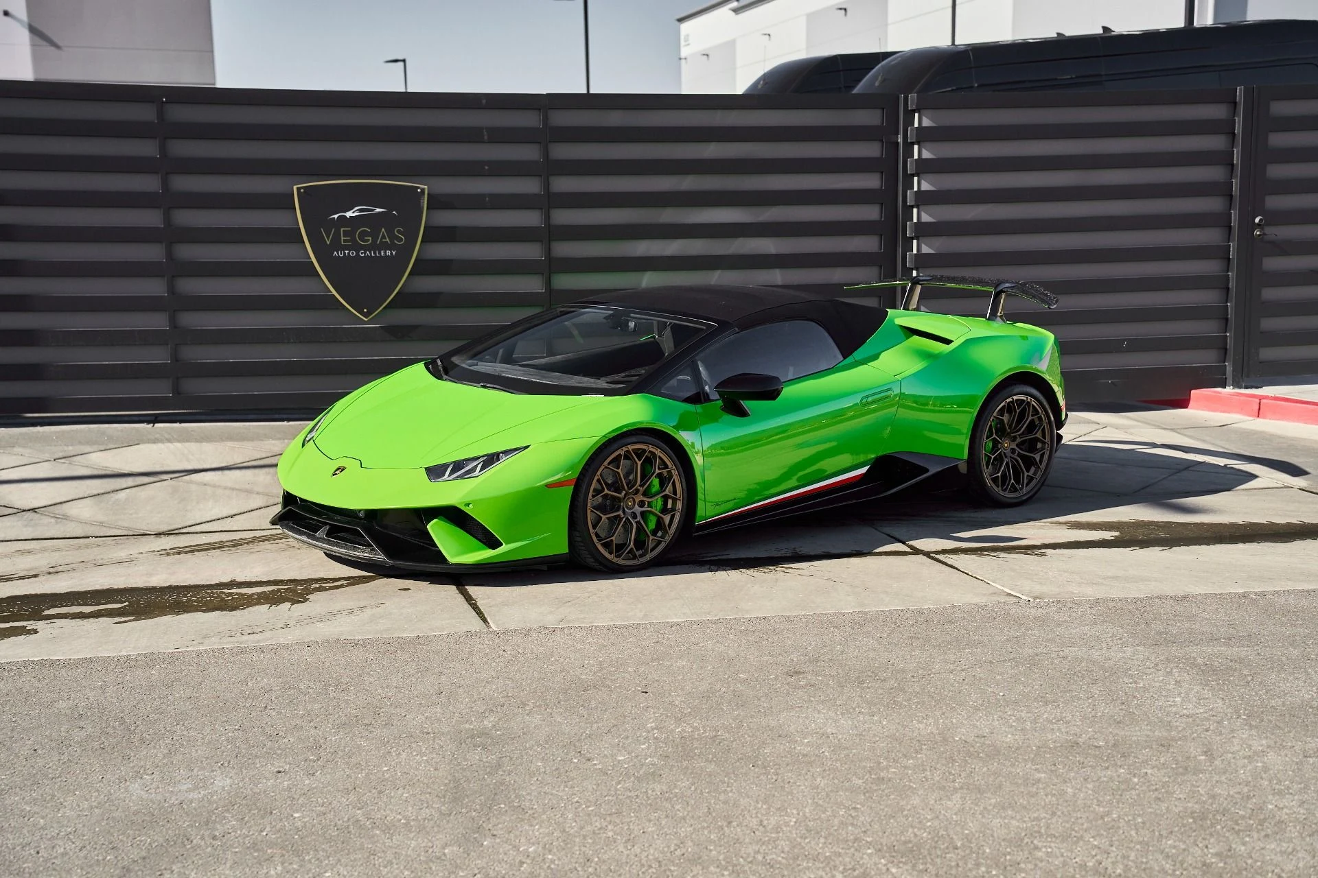 mph004_2117783472_Used_2019_Lamborghini_Huracan_Performante_Spyder_1764058238_1c0300f59c
