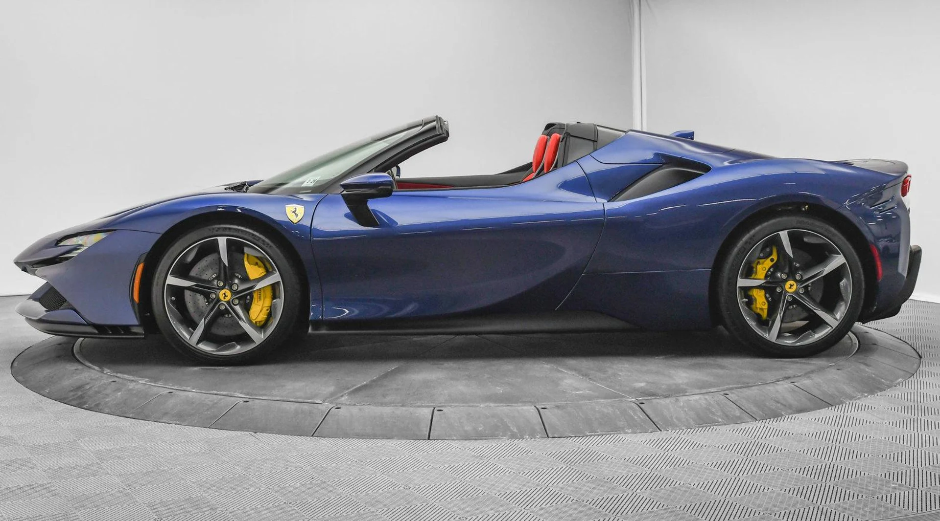 mph004_2130198845_Used_2023_Ferrari_SF_90_Spider_1740041866_d12a63c82b