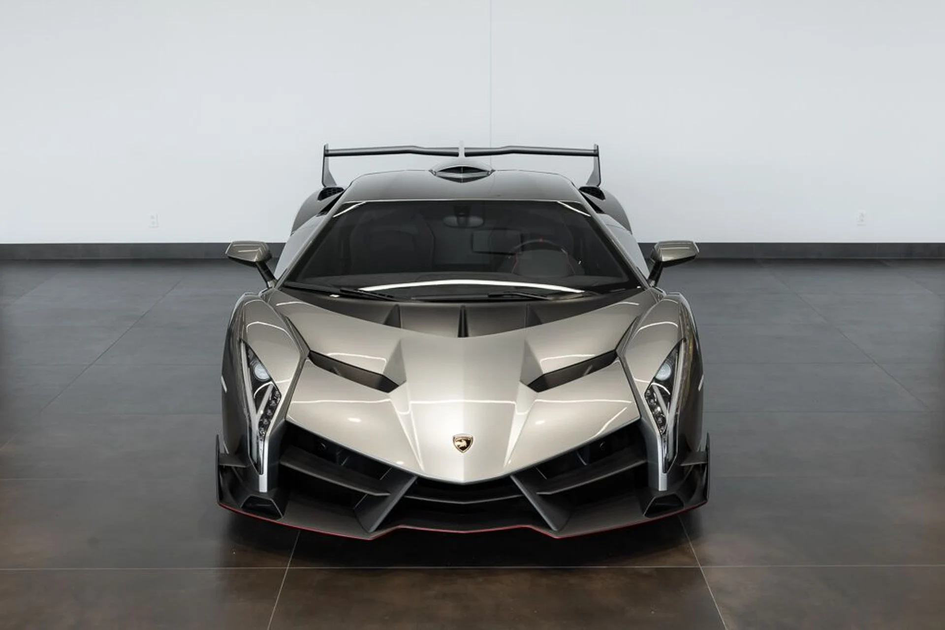 mph004_2131337183_lamborghini_veneno_2014_jpg_v_1779988126_ff064320bc