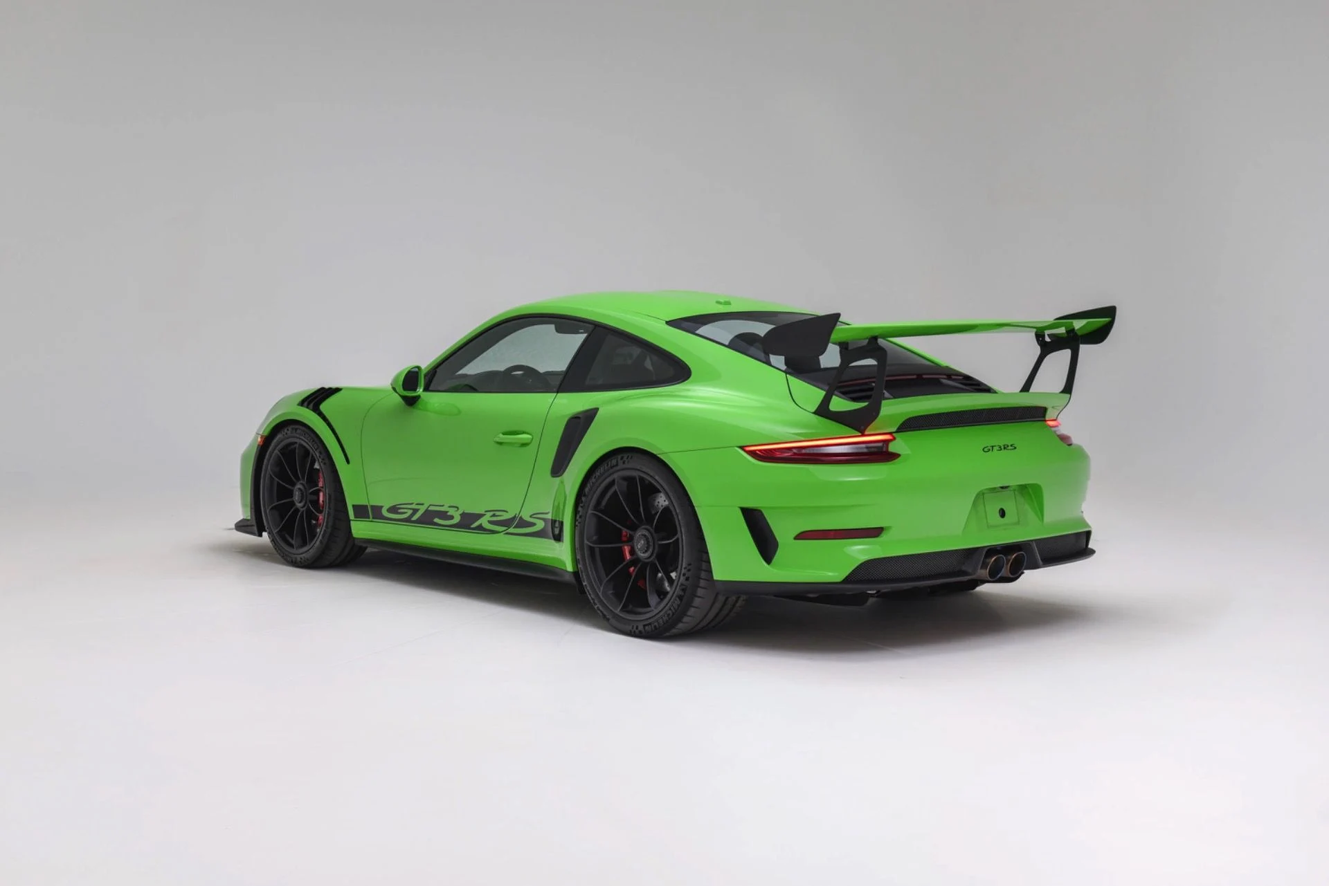 mph004_2136349078_Used_2019_Porsche_911_GT_3_RS_1774471160_520ad3c6a2