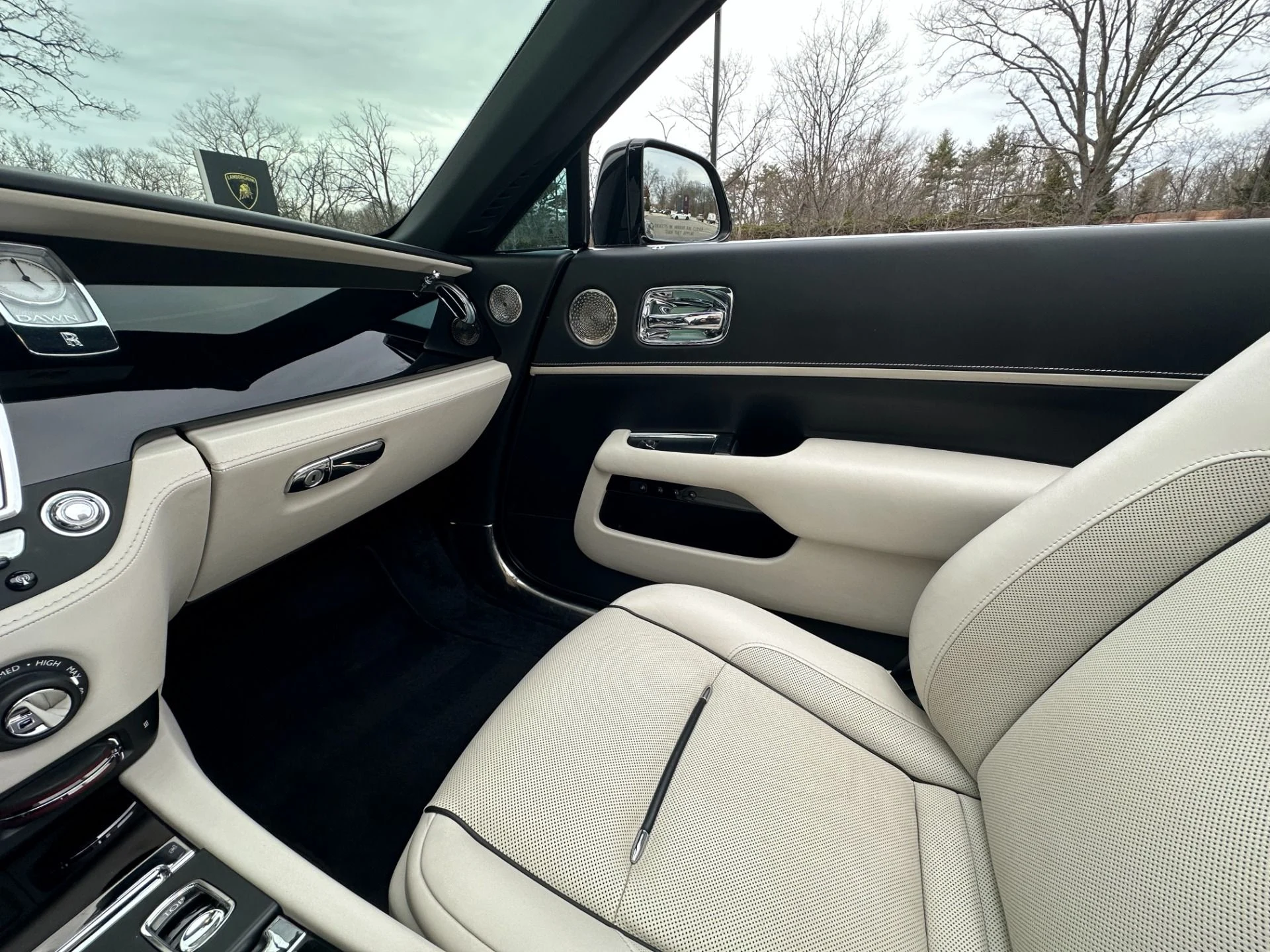 mph004_2144415322_Used_2018_Rolls_Royce_Dawn_1773697538_d2a64fea9d