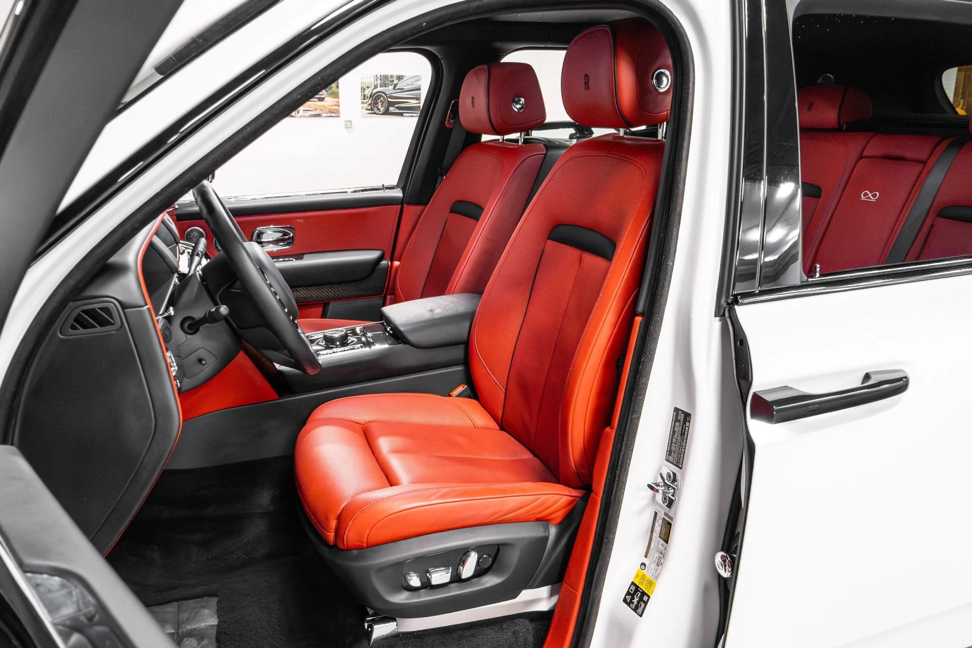 mph004_2146564325_Used_2021_Rolls_Royce_Cullinan_Base_1770246816_01a4410b63