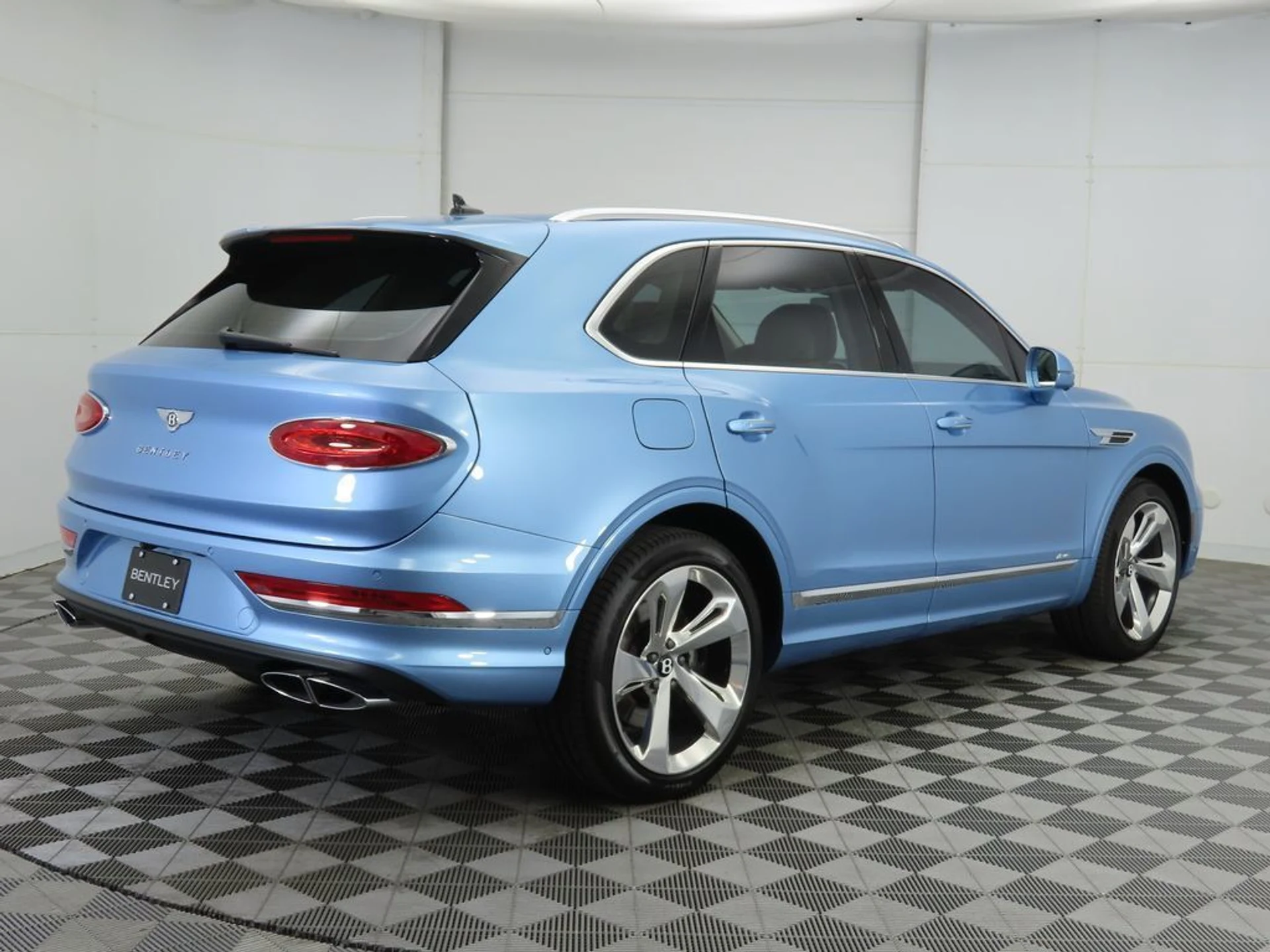 mph004_2154400979_new_2025_bentley_bentayga_v8awd_8119_22909990_5_1024_c9d6403023