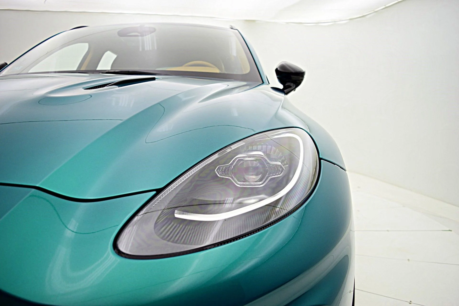 mph004_2162147093_New_2025_Aston_Martin_DBX_707_9764c01461