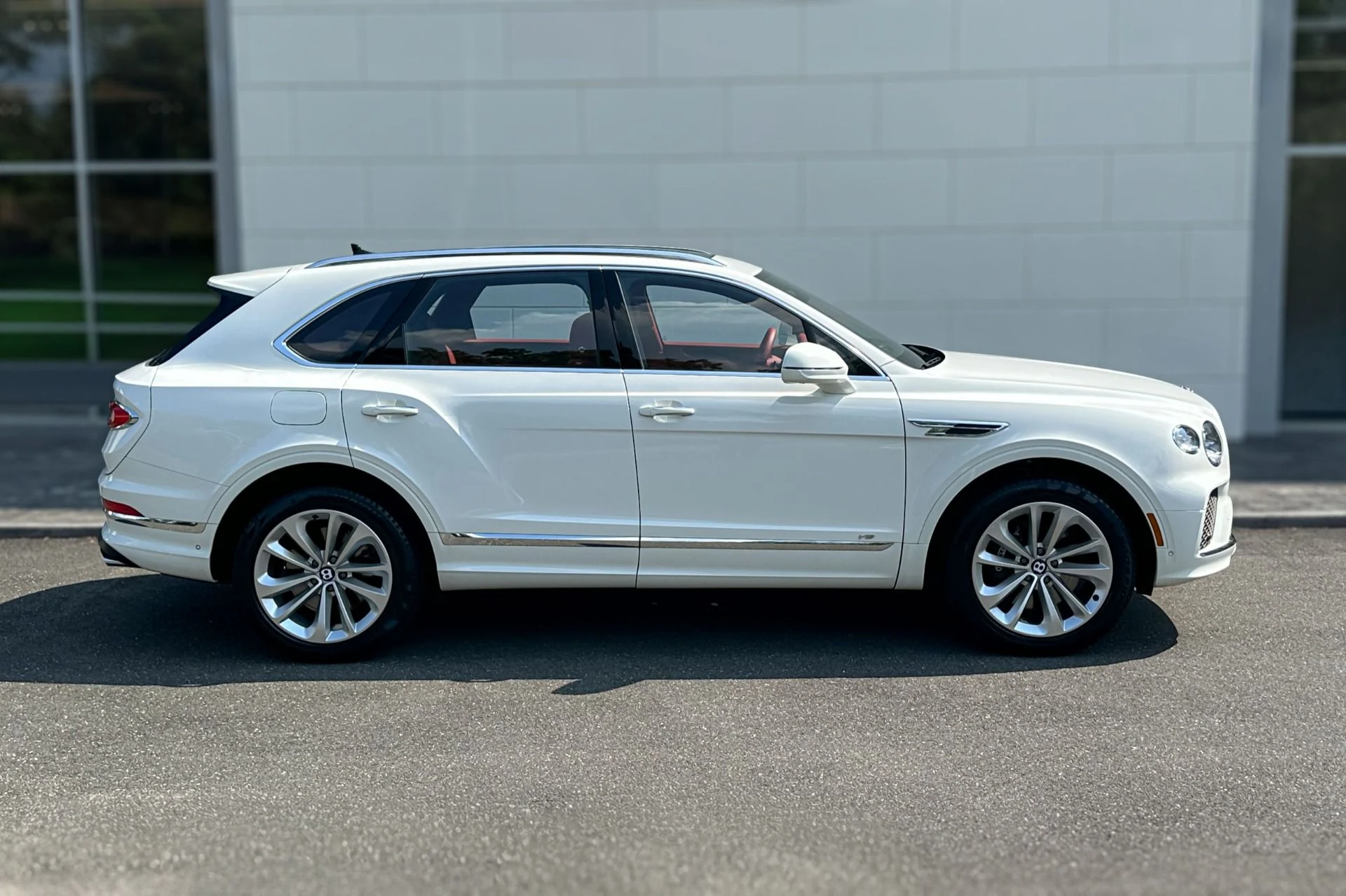 mph004_2166107837_Used_2022_Bentley_Bentayga_V8_1786356429_29d9241318