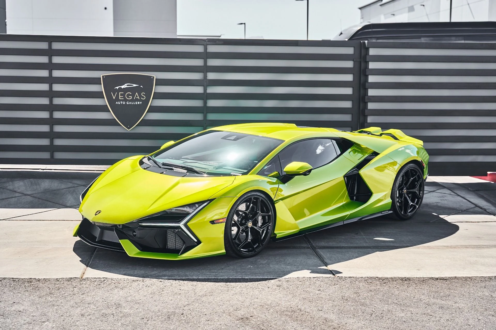 mph004_2172315952_Used_2025_Lamborghini_Revuelto_Base_1785288764_15a02f3bdc