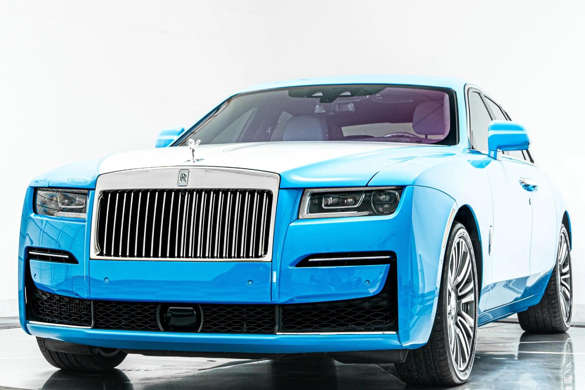 mph004_2173682191_Used_2023_Rolls_Royce_Ghost_Special_Order_Color_Commissioned_Collection_Interior_1789673615_856dda96d7