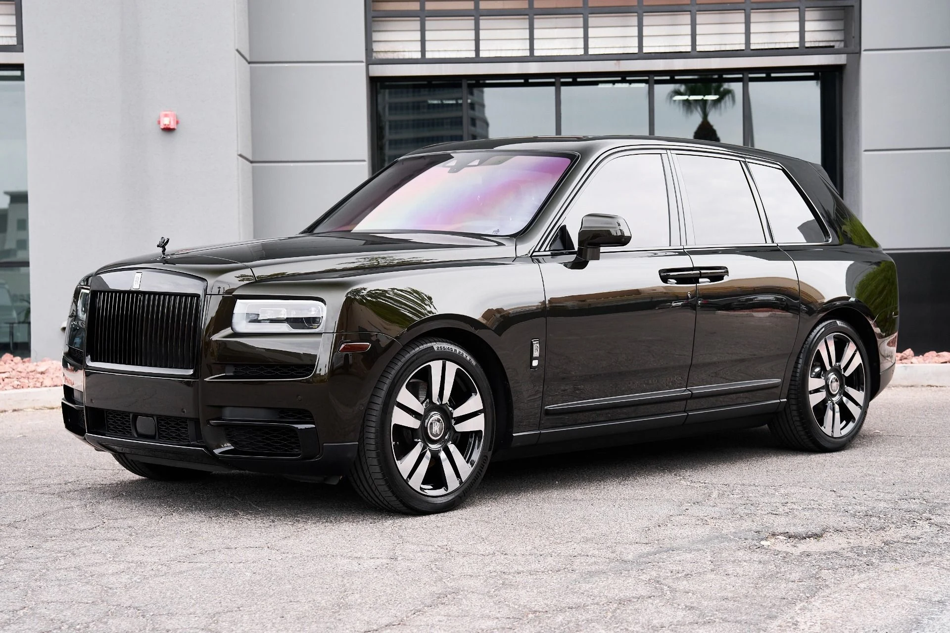 mph004_2175305874_Used_2024_Rolls_Royce_Cullinan_Base_1757032523_7605d3379f