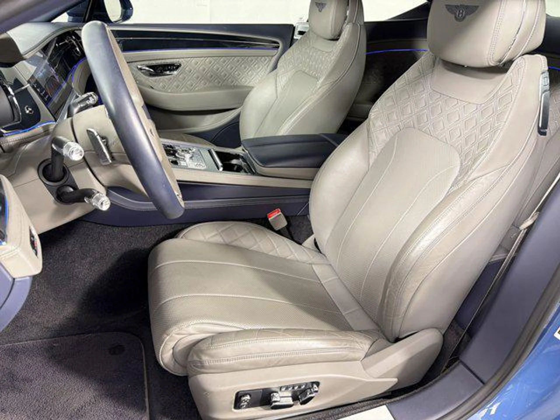 mph004_2177925811_tvse_MJ_3v2_AN_Uu5r_Y3rv_V_Uz1l8_cd03cf44d9