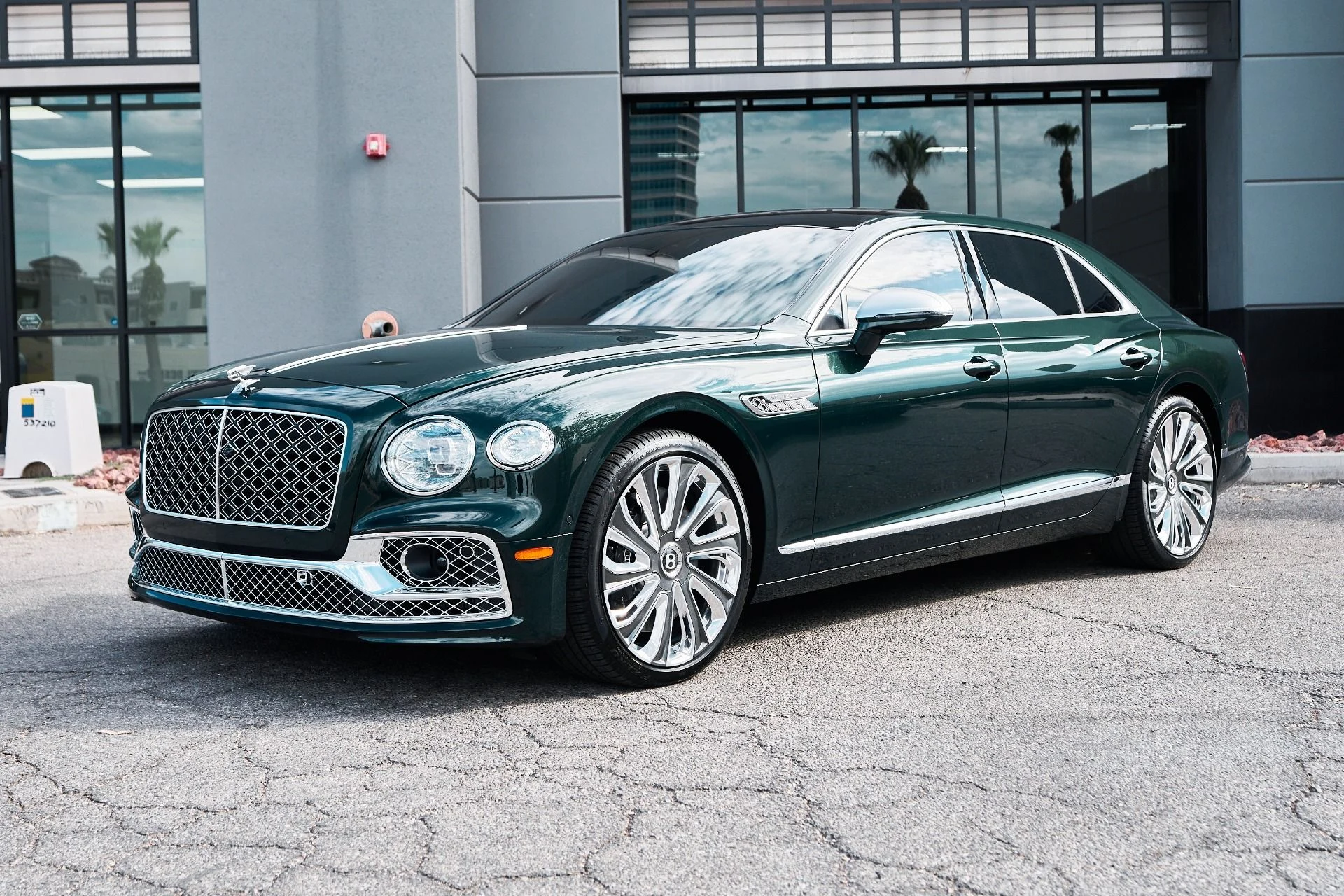 mph004_2187333226_Used_2024_Bentley_Flying_Spur_Mulliner_W12_1756173305_02aa524978