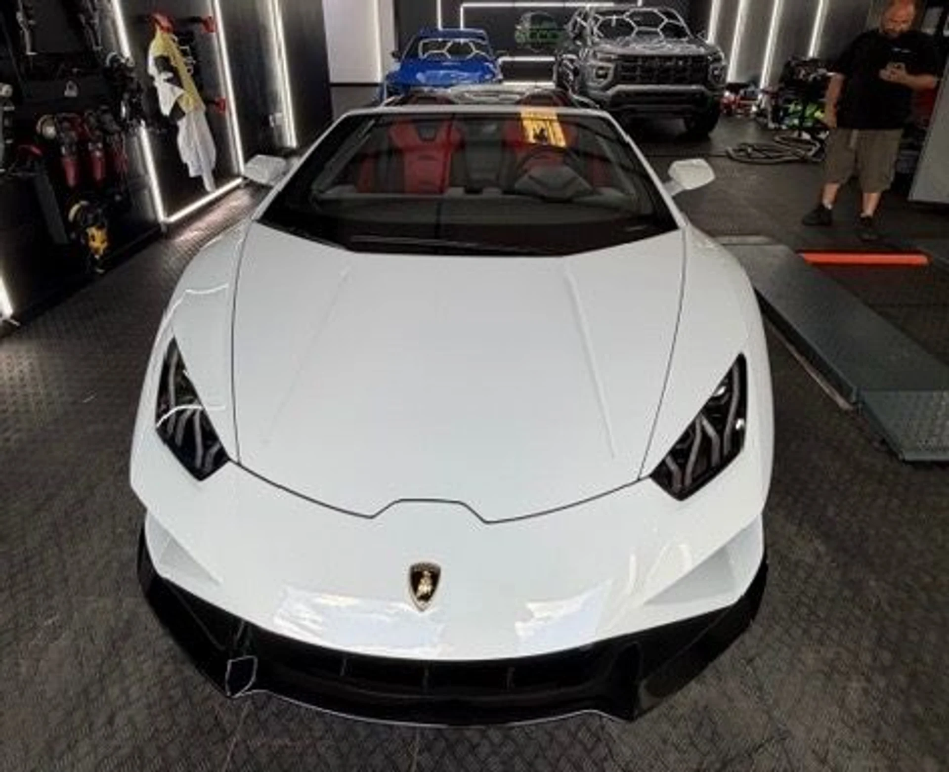 mph004_2194704112_Used_2022_Lamborghini_Huracan_EVO_Spyder_1762276823_4e9c194252