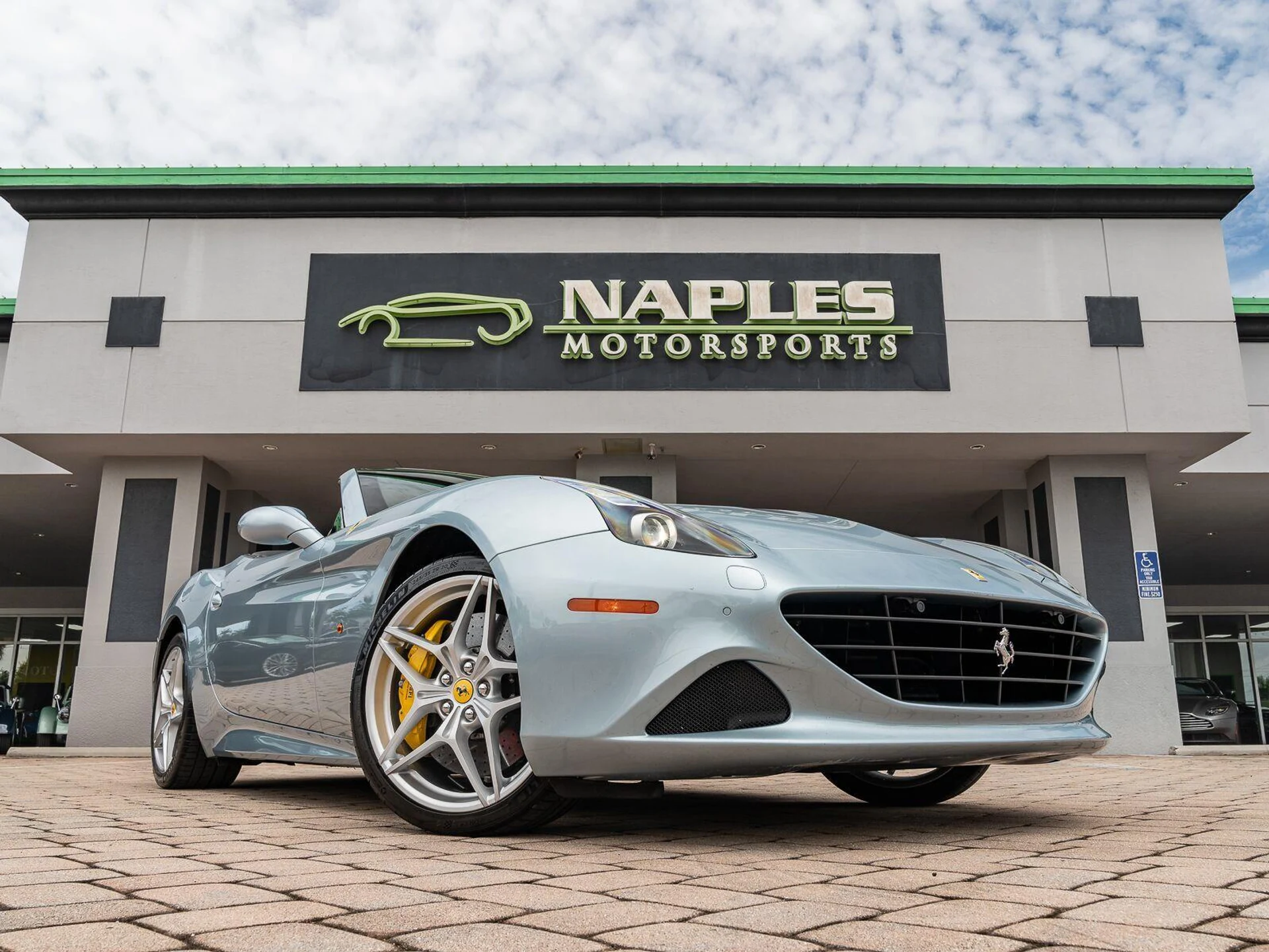 mph004_2220133855_Used_2016_Ferrari_California_T_1785949652_6174130c82