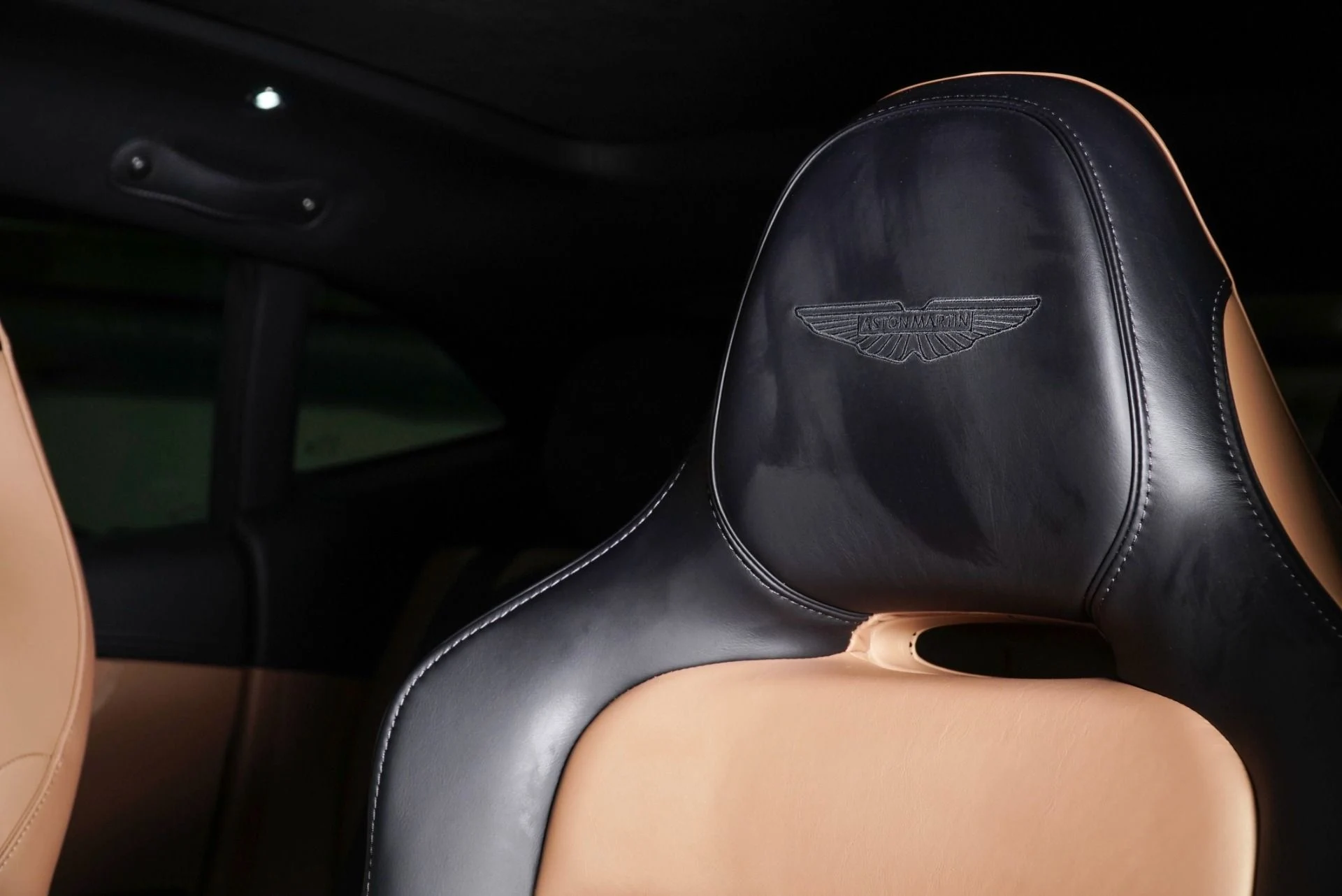 mph004_222462571_Used_2025_Aston_Martin_DBX_707_1768858107_2f2c082381