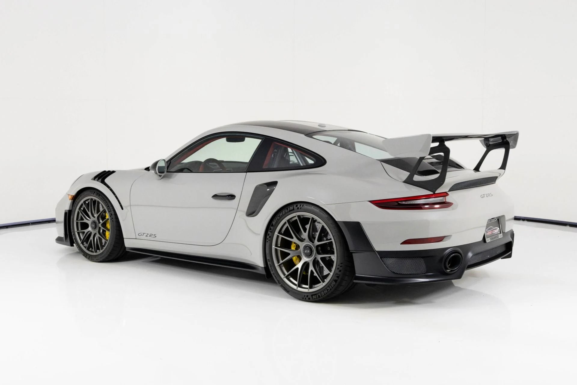 mph004_2231014824_Used_2018_Porsche_911_GT_2_RS_1762984460_a739b7f64d