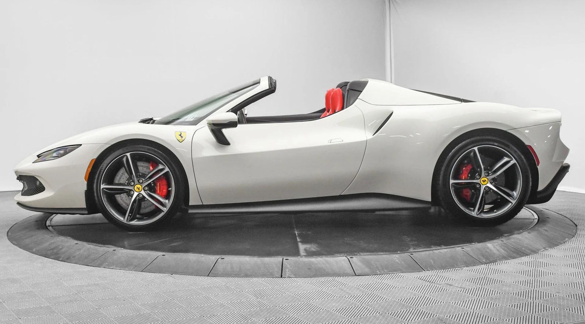 mph004_2234753615_Used_2024_Ferrari_296_GTS_in_Bianco_Avus_1740819836_4ad4588f15