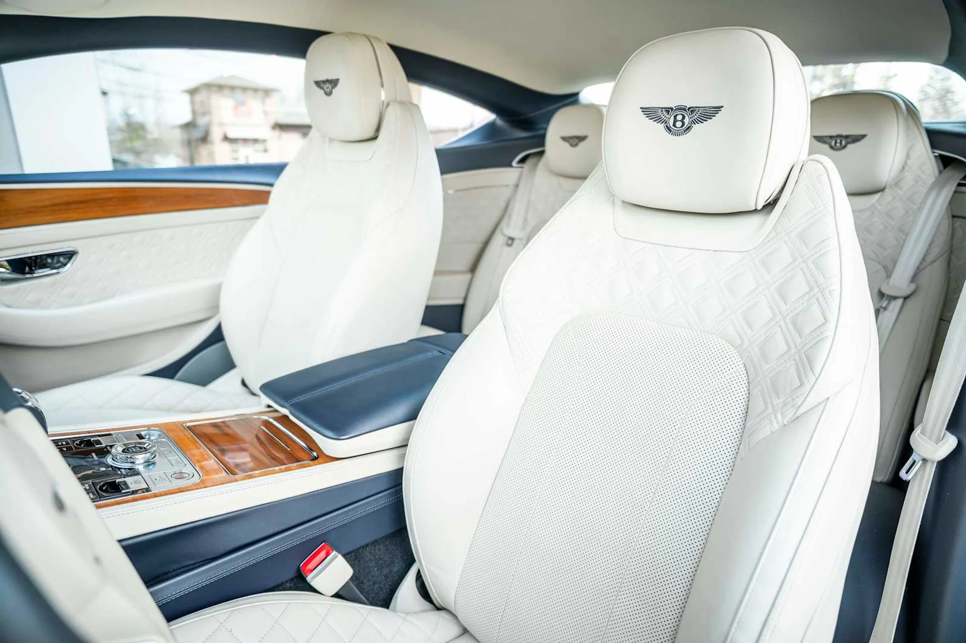 mph004_2236157083_73d662da700d07426c12ac1be28df633x_9d84918749