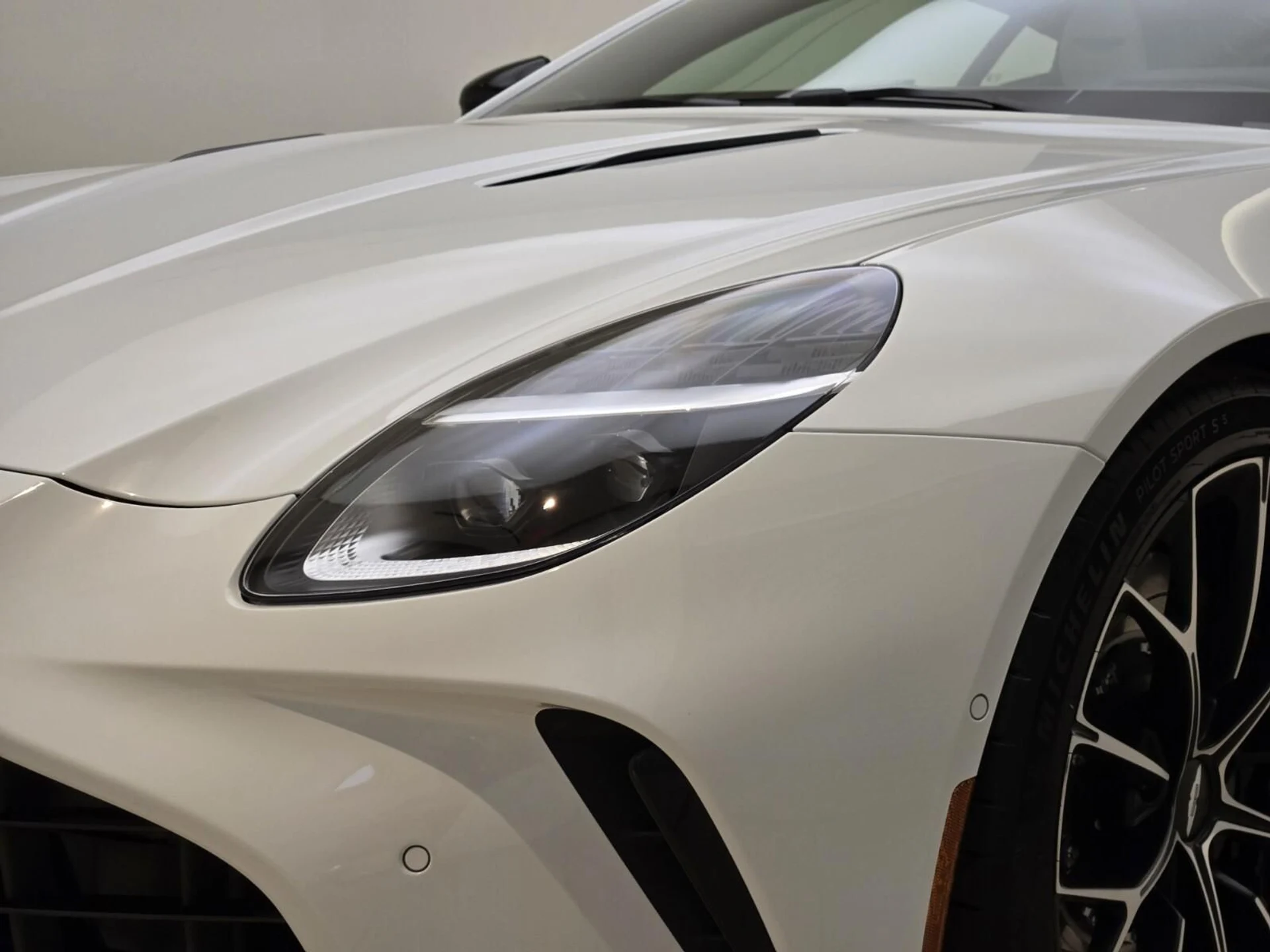 mph004_2237439661_New_2026_Aston_Martin_Vantage_S_1786166312_96368ea8f9