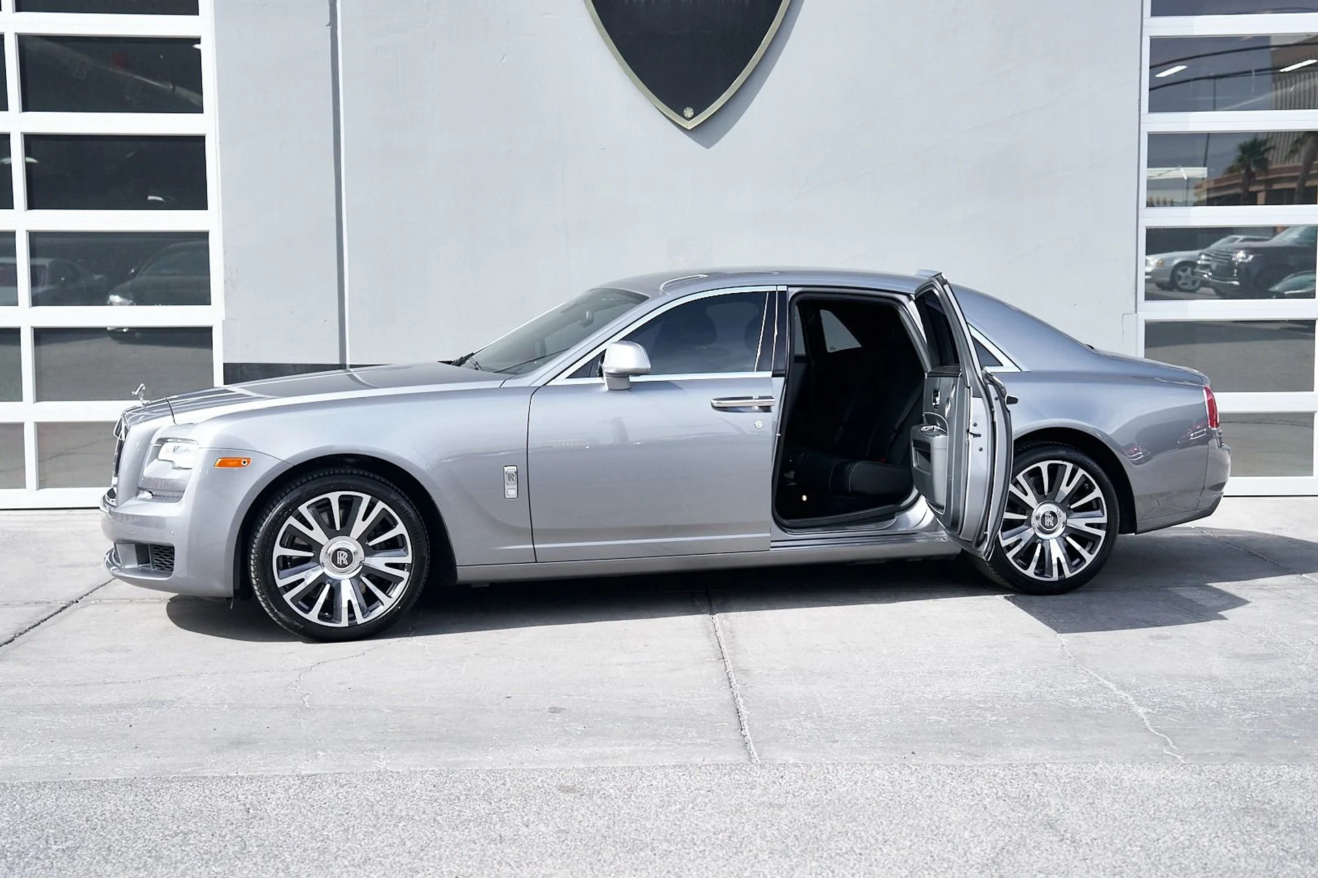 mph004_2240378656_Used_2019_Rolls_Royce_Ghost_Base_1745957912_e640d3aca5