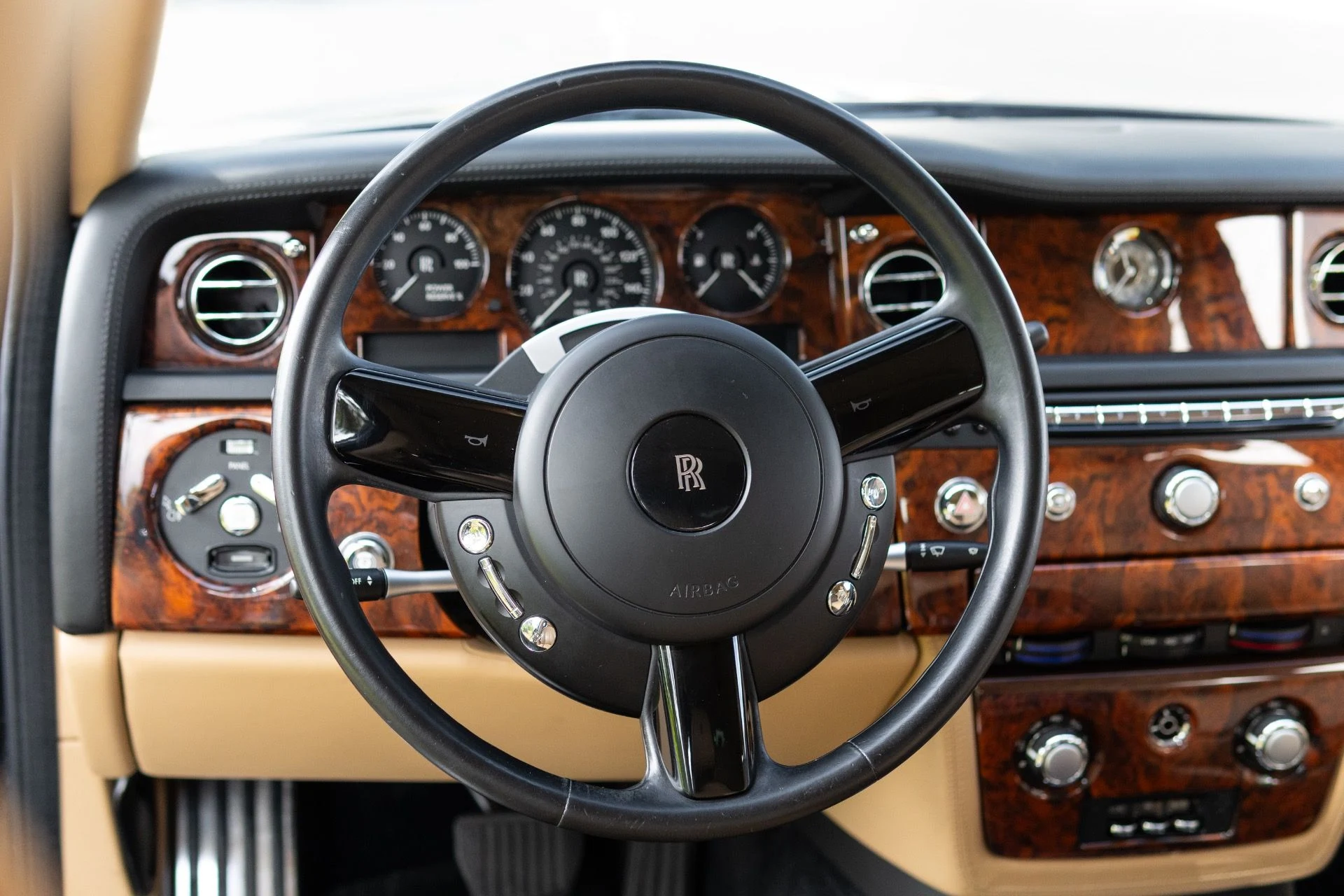 mph004_2249033045_Used_2015_Rolls_Royce_Phantom_1779983365_4a68589516