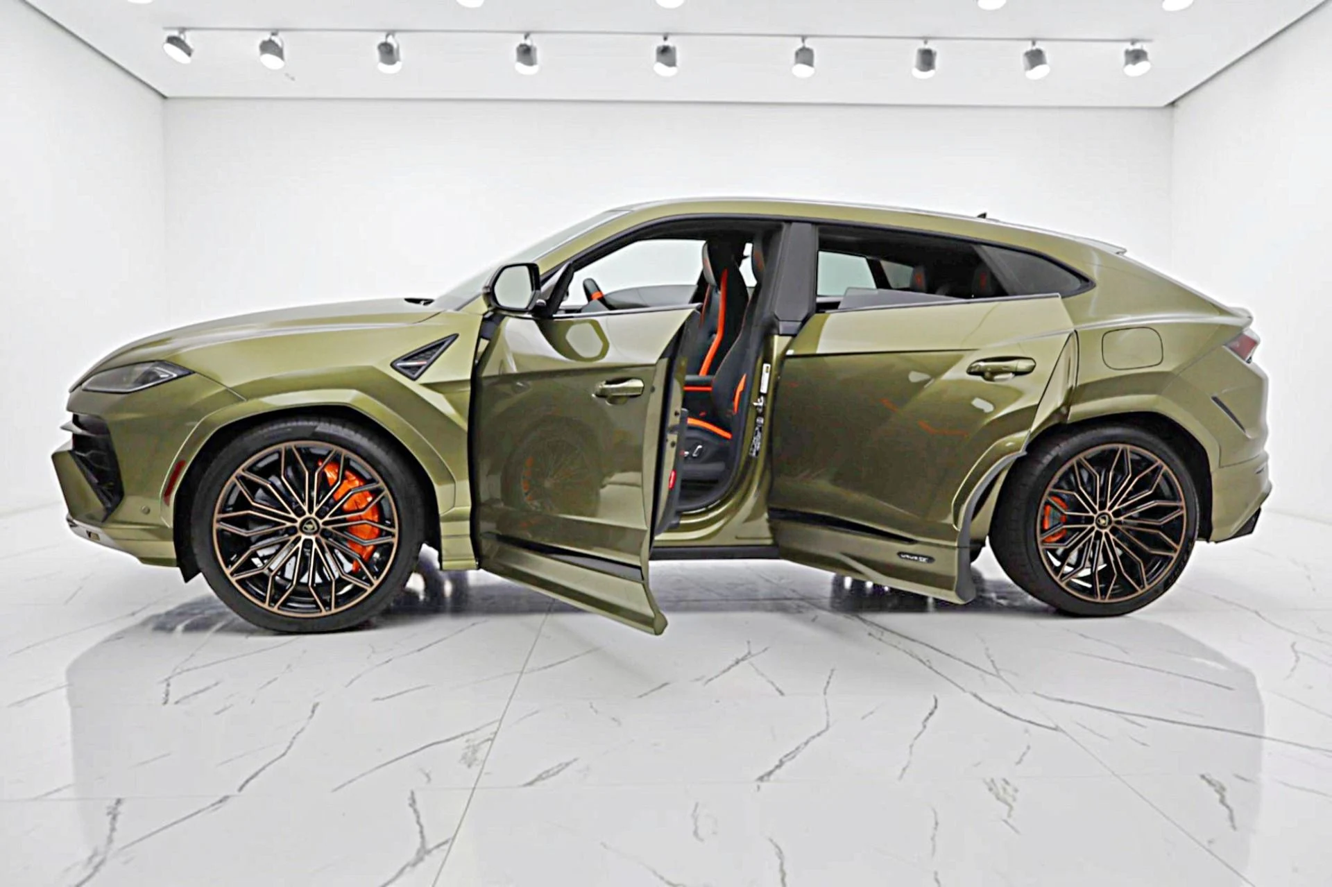mph004_2260087020_Used_2026_Lamborghini_Urus_SE_28f97464be