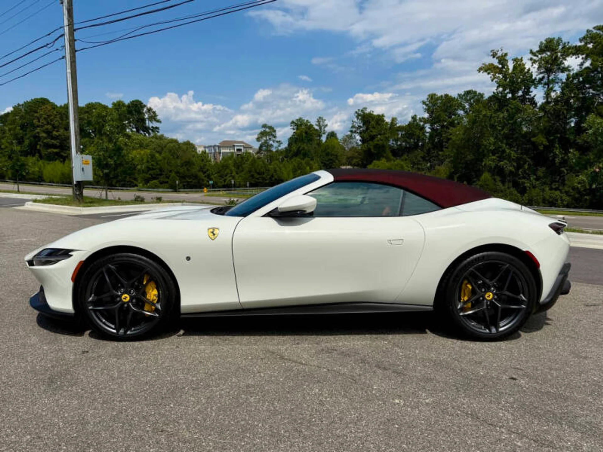 mph004_2264995422_2025_ferrari_roma_spider_base_2dr_convertible_33ad3f0753