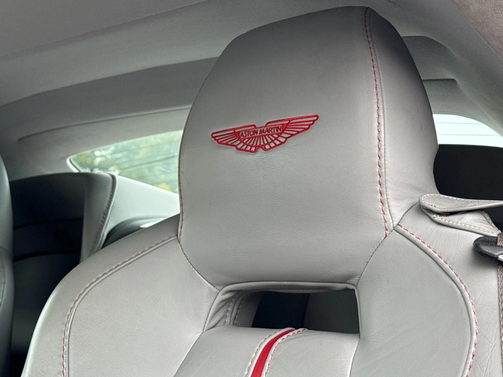 mph004_2269884159_Used_2015_Aston_Martin_V12_Vantage_S_1769008607_2140c2acd6