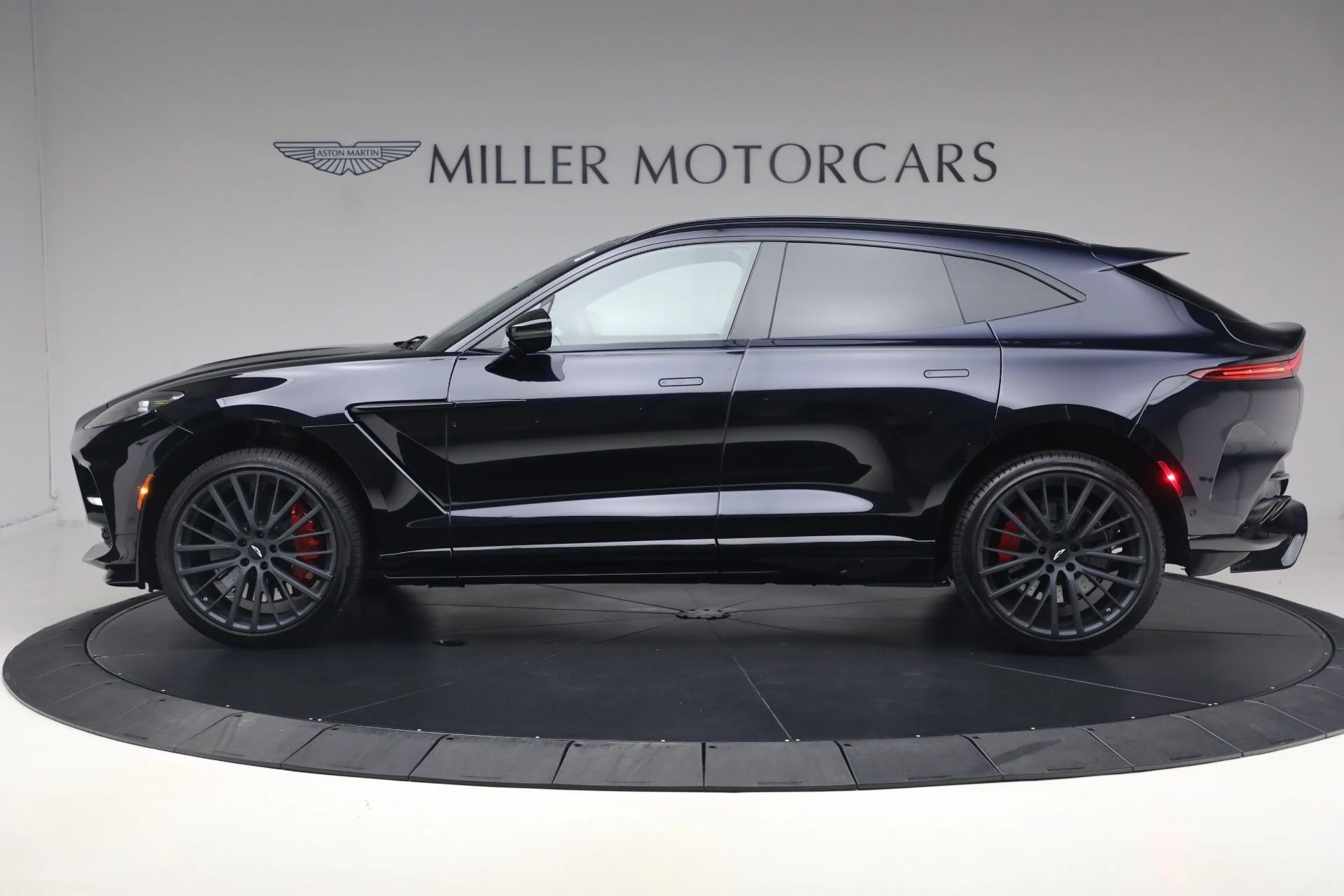 mph004_2275298697_Used_2025_Aston_Martin_DBX_707_1790965010_592f88d886