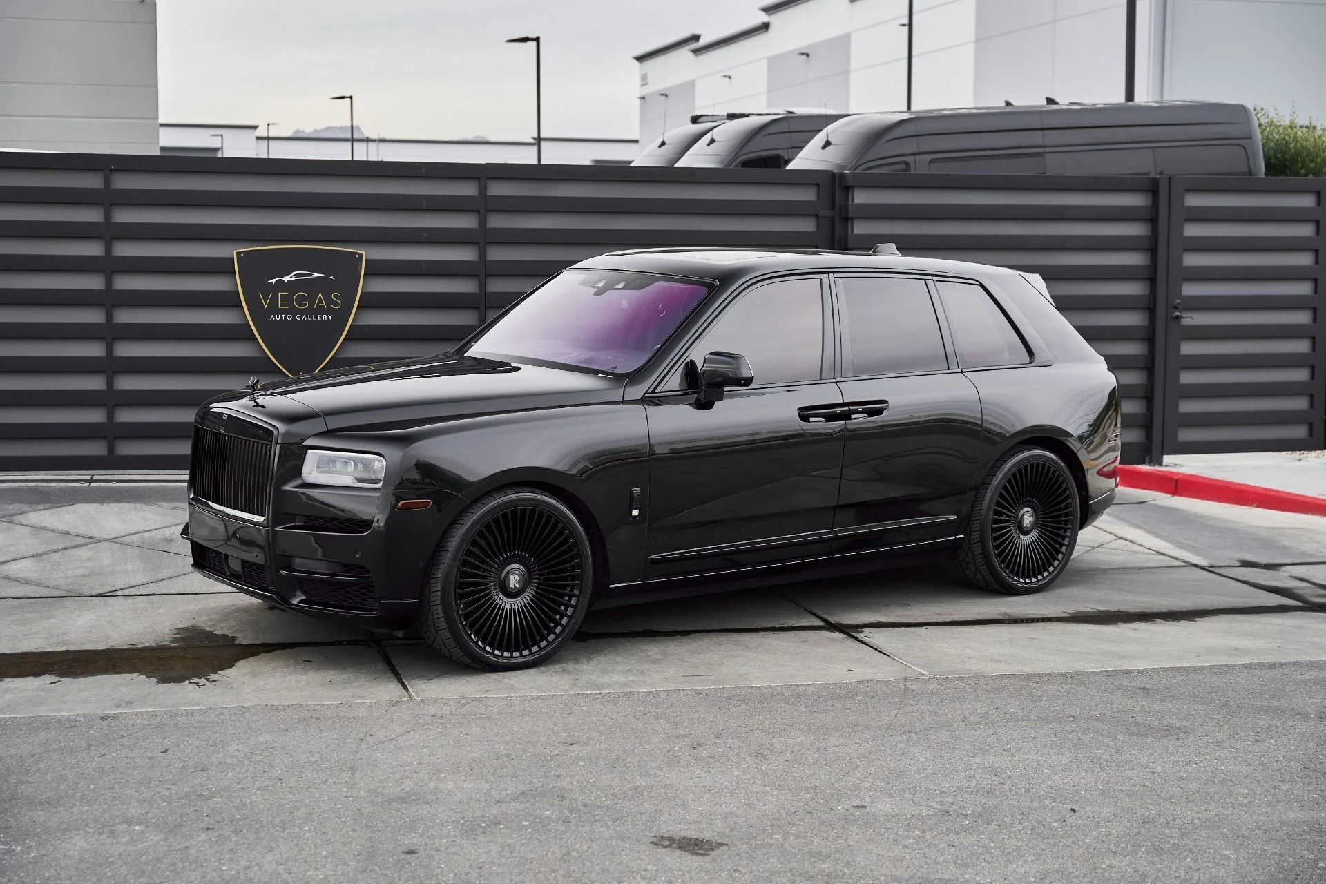 mph004_2279672183_Used_2019_Rolls_Royce_Cullinan_Base_1767201618_a5454d3dc0