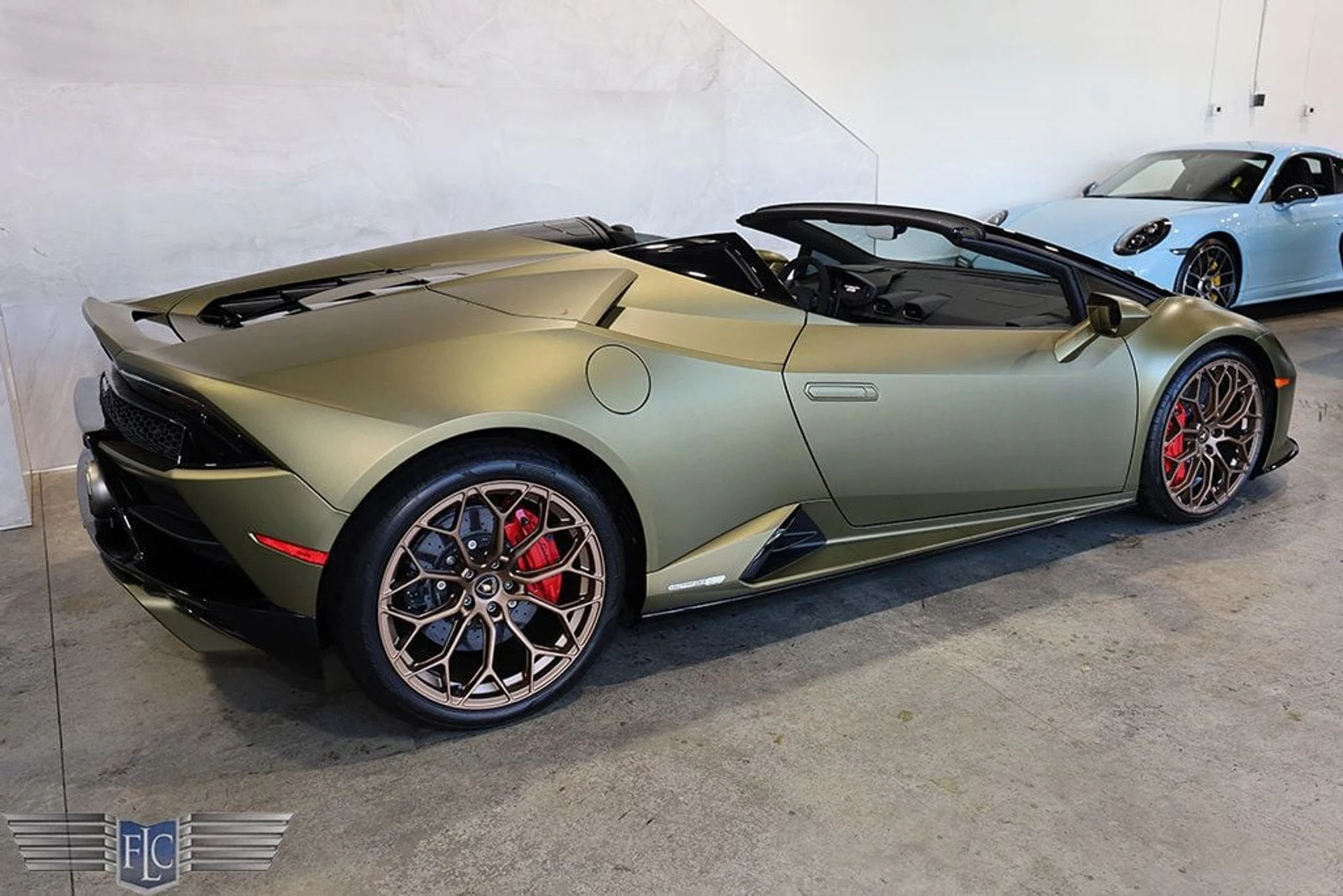 mph004_2281552837_used_2022_lamborghini_huracan_evo_spyderrwd_9689_22989823_5_1024_80d9fb9ce3
