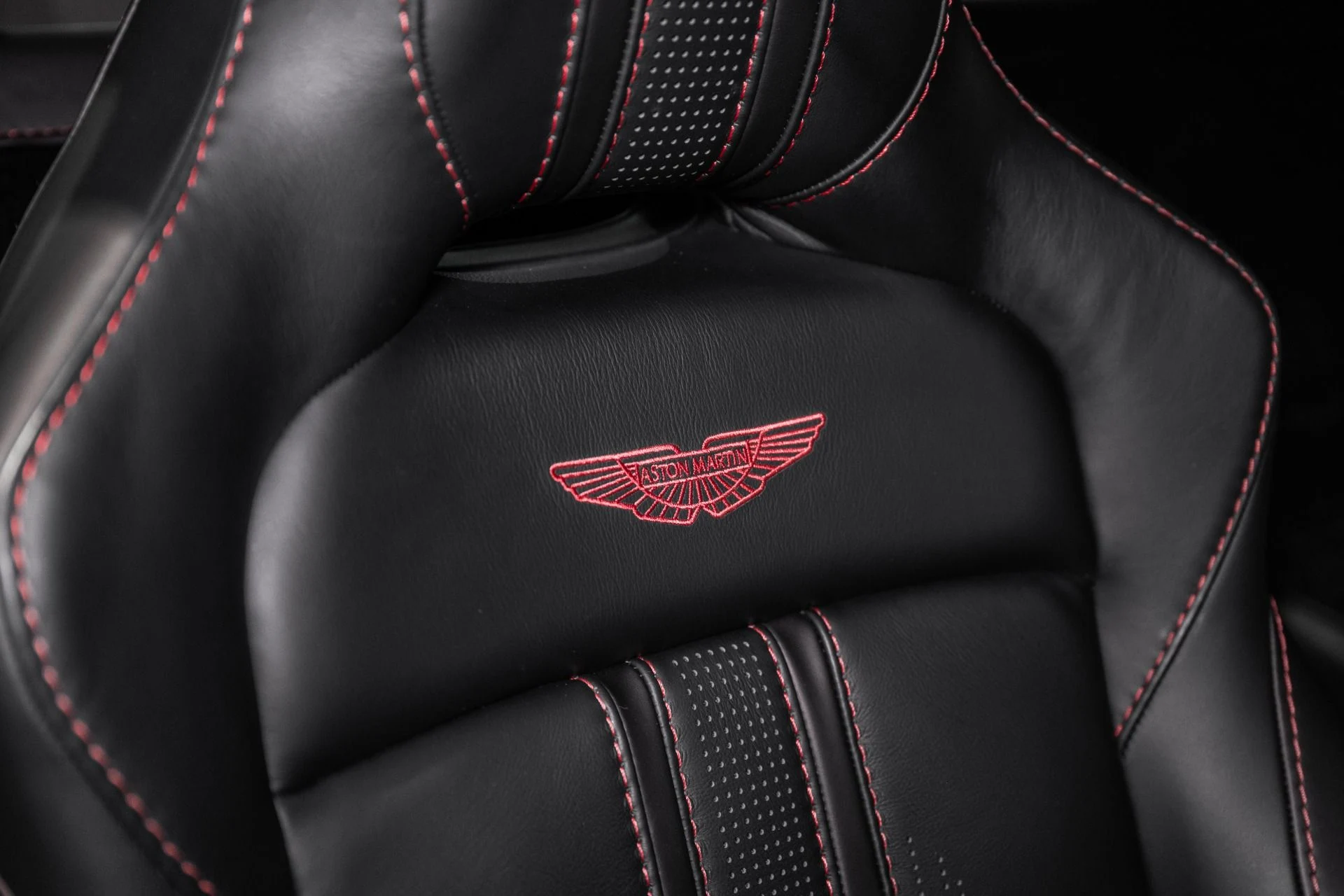 mph004_2281720269_Used_2023_Aston_Martin_Vantage_V8_1772854371_fabe3ae17d