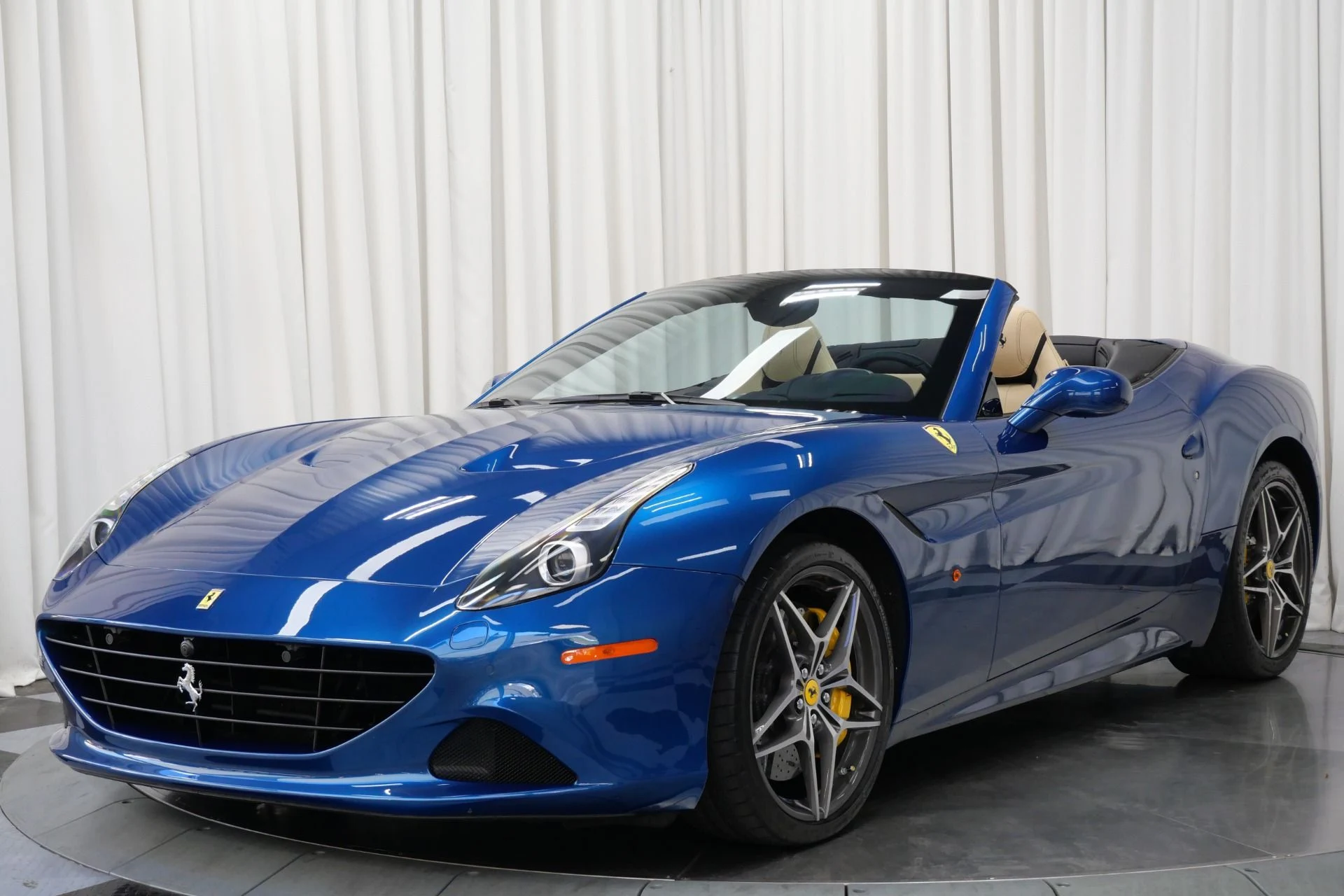 mph004_2309870038_Used_2017_Ferrari_California_T_1759252098_a6ca735de0