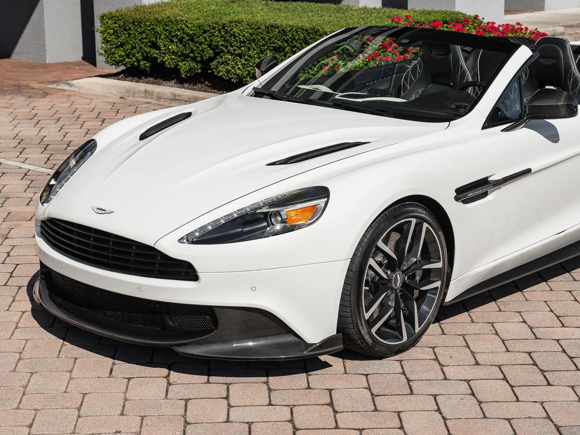 mph004_2330153699_Used_2018_Aston_Martin_Vanquish_S_1759353623_a238d1f8be