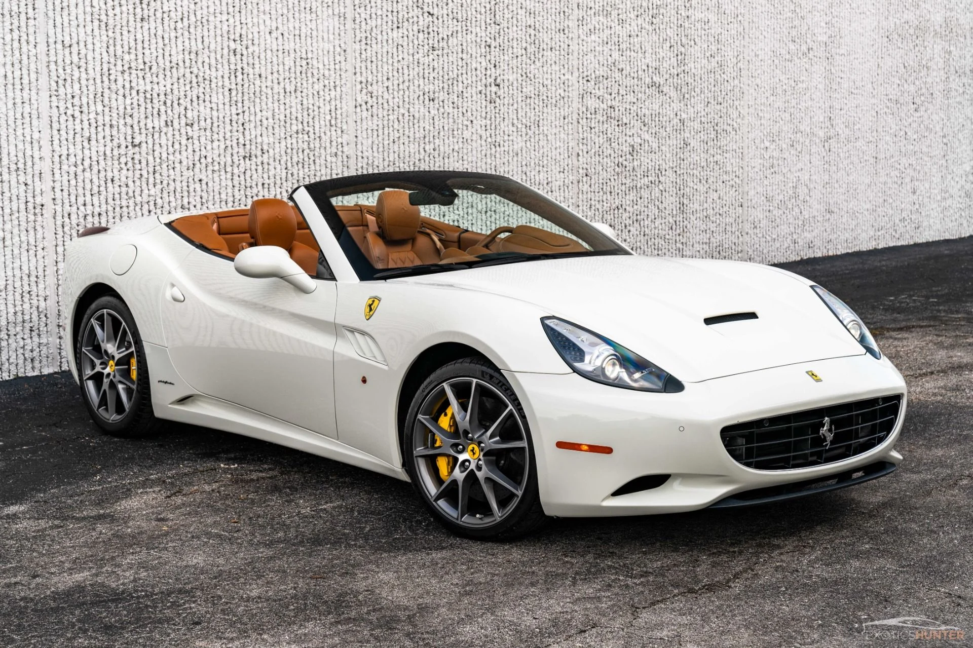 mph004_2338941027_Used_2011_Ferrari_California_NA_V8_DCT_Hardtop_Vert_Ferrari_Loaded_with_Options_1689719388_a394566225