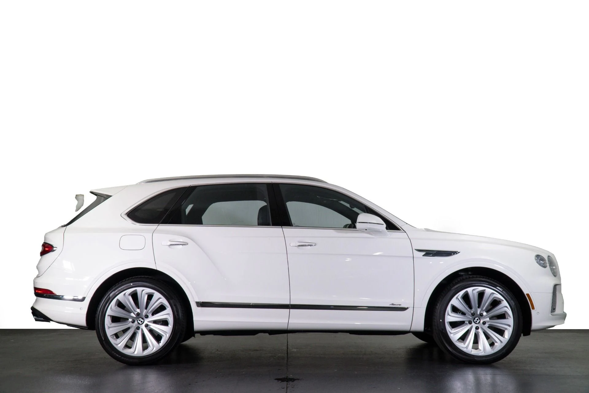 mph004_2345262639_New_2026_Bentley_Bentayga_AZURE_1777652825_8659fab4a4