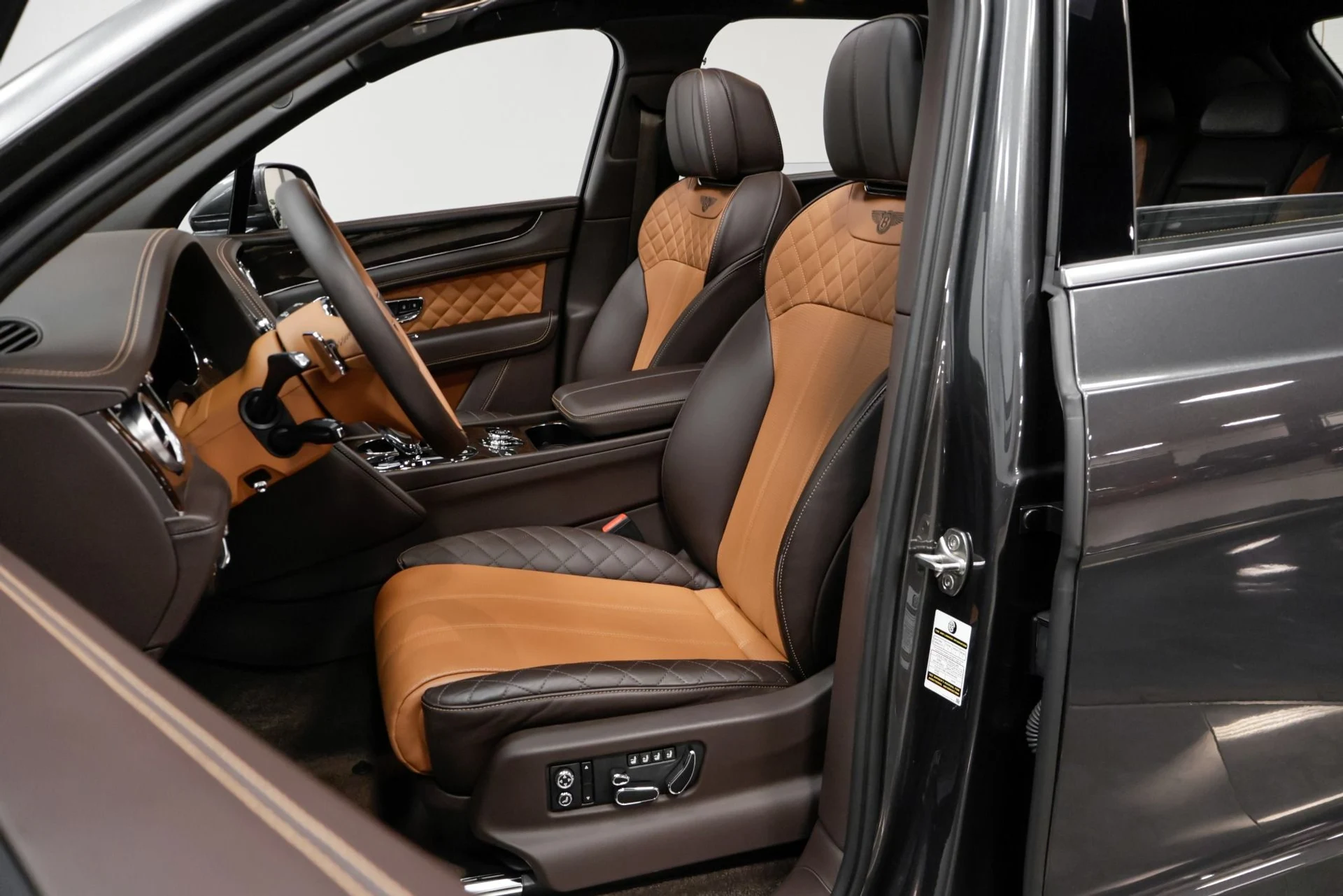 mph004_2349157958_Used_2020_Bentley_Bentayga_V8_1761664862_d8b416177f