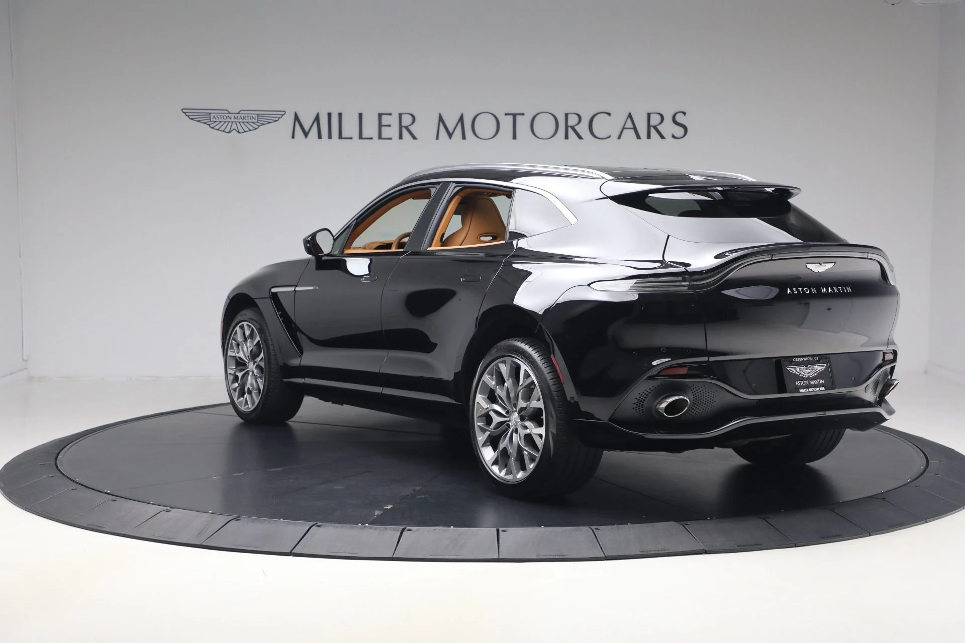 mph004_2361510254_Used_2021_Aston_Martin_DBX_1784989752_6db1497a5a