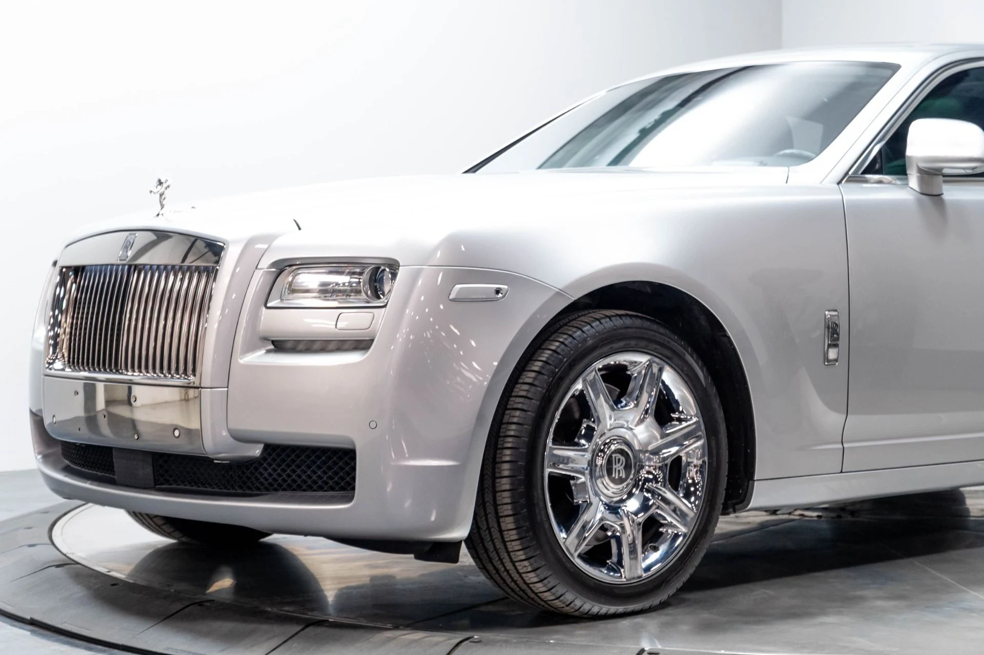 mph004_2365436727_Used_2012_Rolls_Royce_Ghost_1778014944_1b090ee5e5