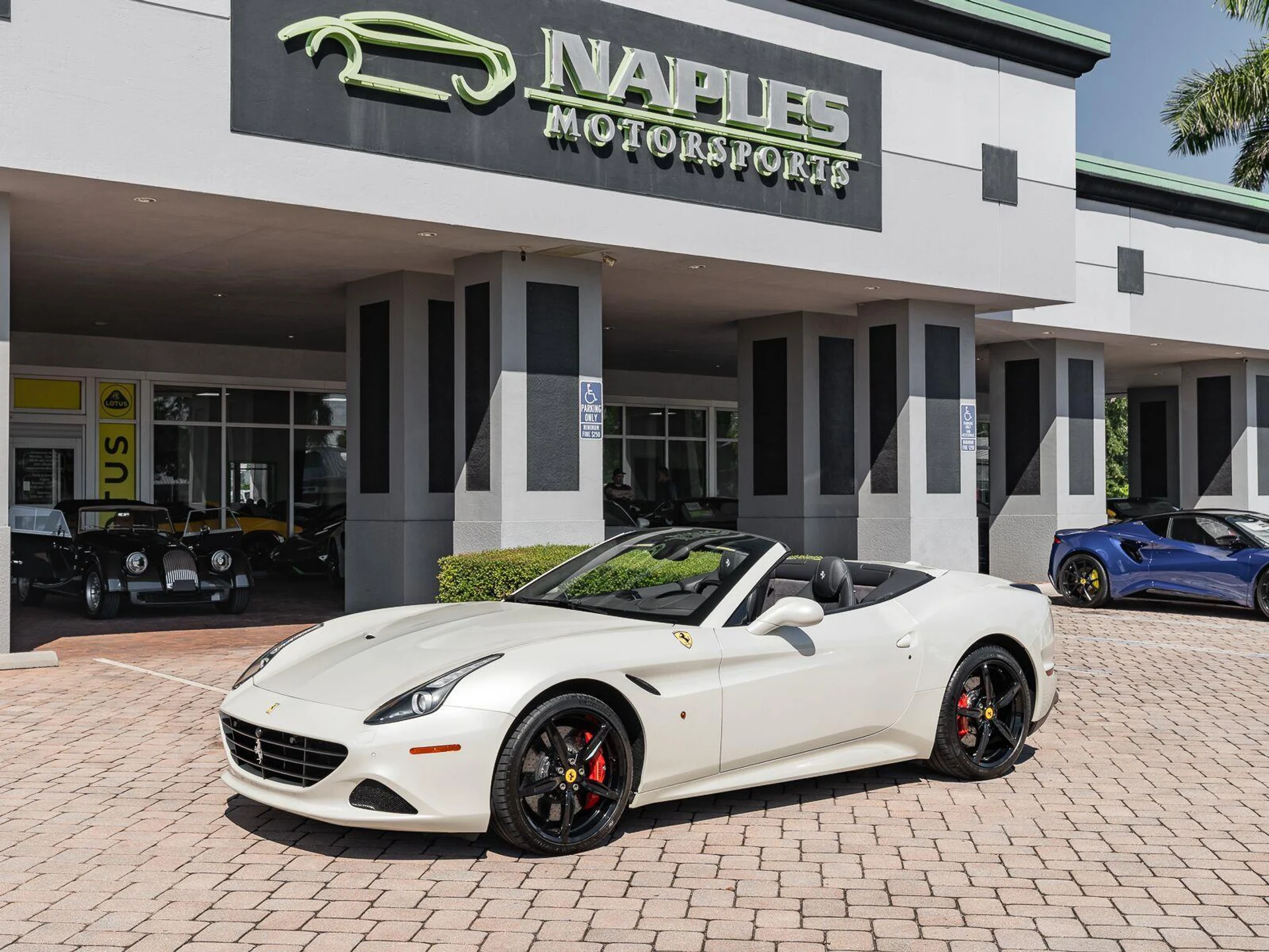 mph004_2367545076_Used_2015_Ferrari_California_T_1793034427_7a138504e8