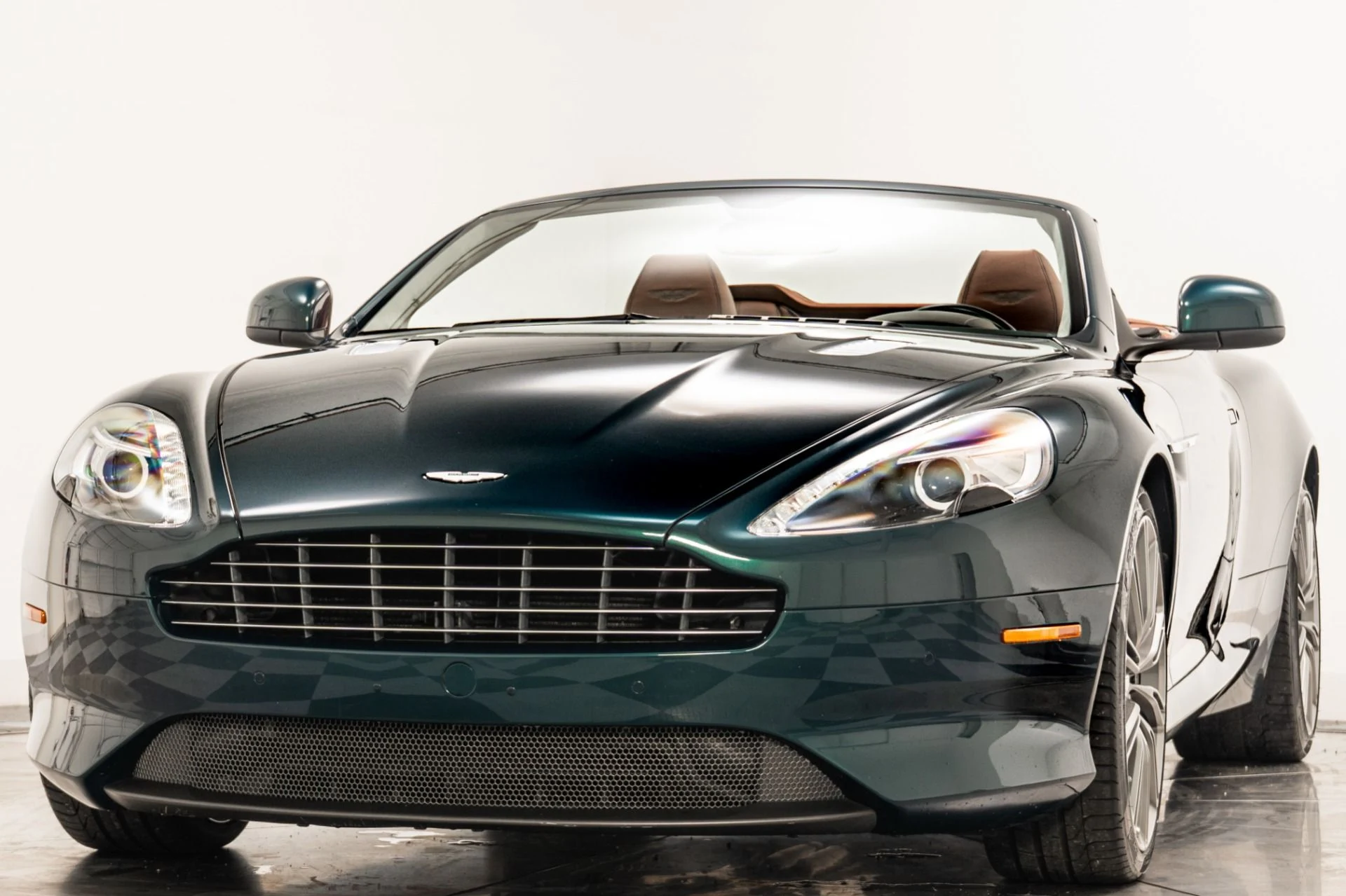 mph004_2374646200_Used_2015_Aston_Martin_DB_9_Volante_1759413135_247587e631