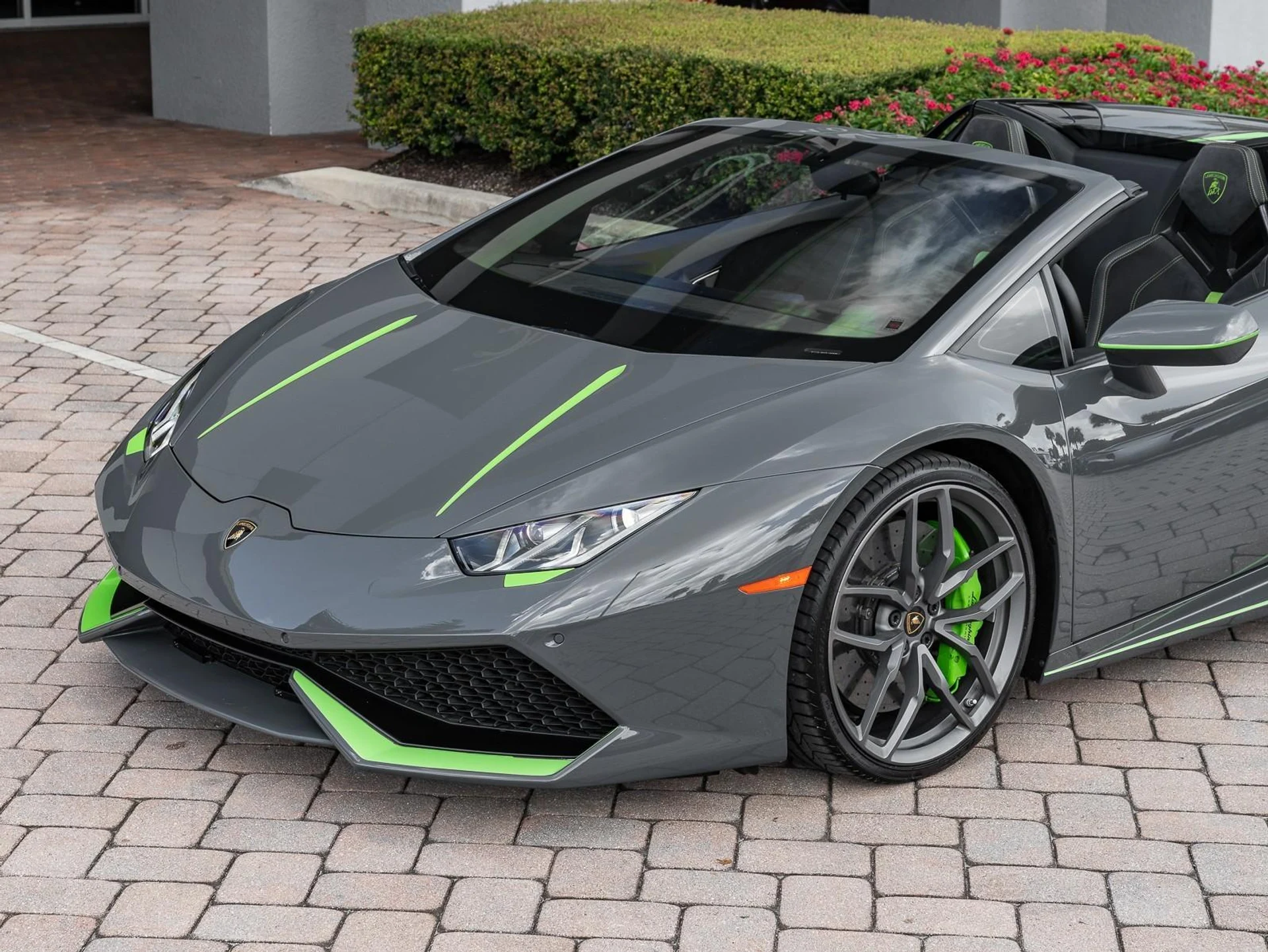 mph004_2377809393_Used_2016_Lamborghini_Huracan_LP_610_4_Spyder_1756498172_134b1e55c0